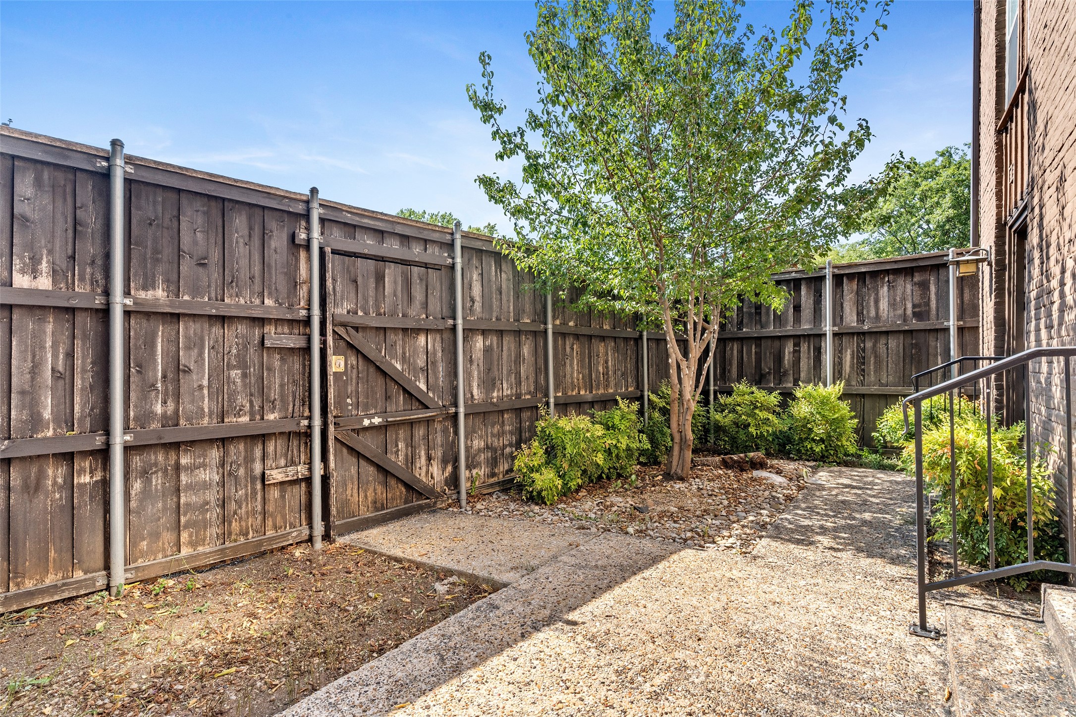 5904 Sandhurst Lane Dallas TX 75206