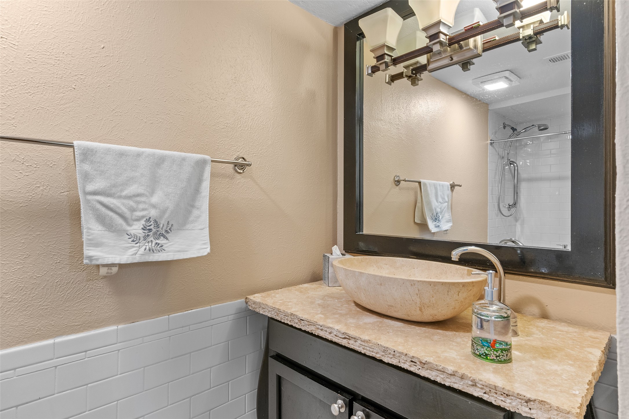5904 Sandhurst Lane Dallas TX 75206