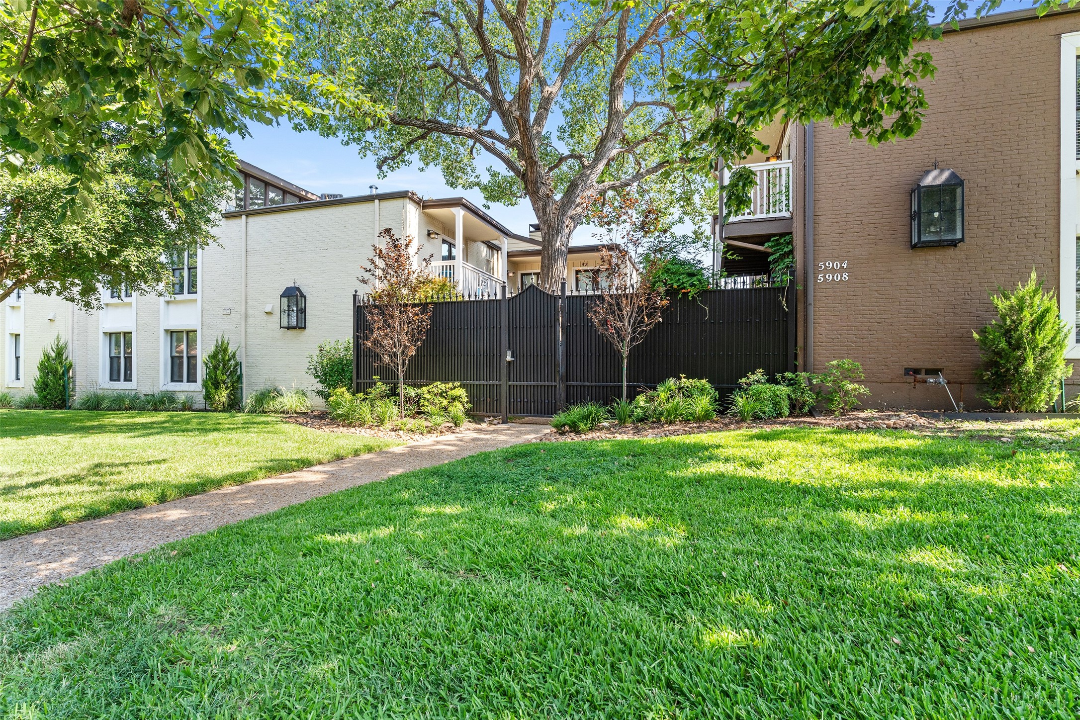 5904 Sandhurst Lane Dallas TX 75206