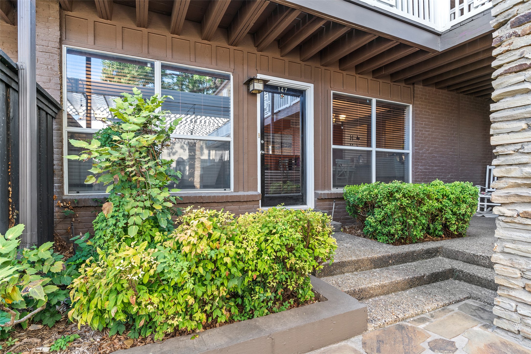 5904 Sandhurst Lane Dallas TX 75206