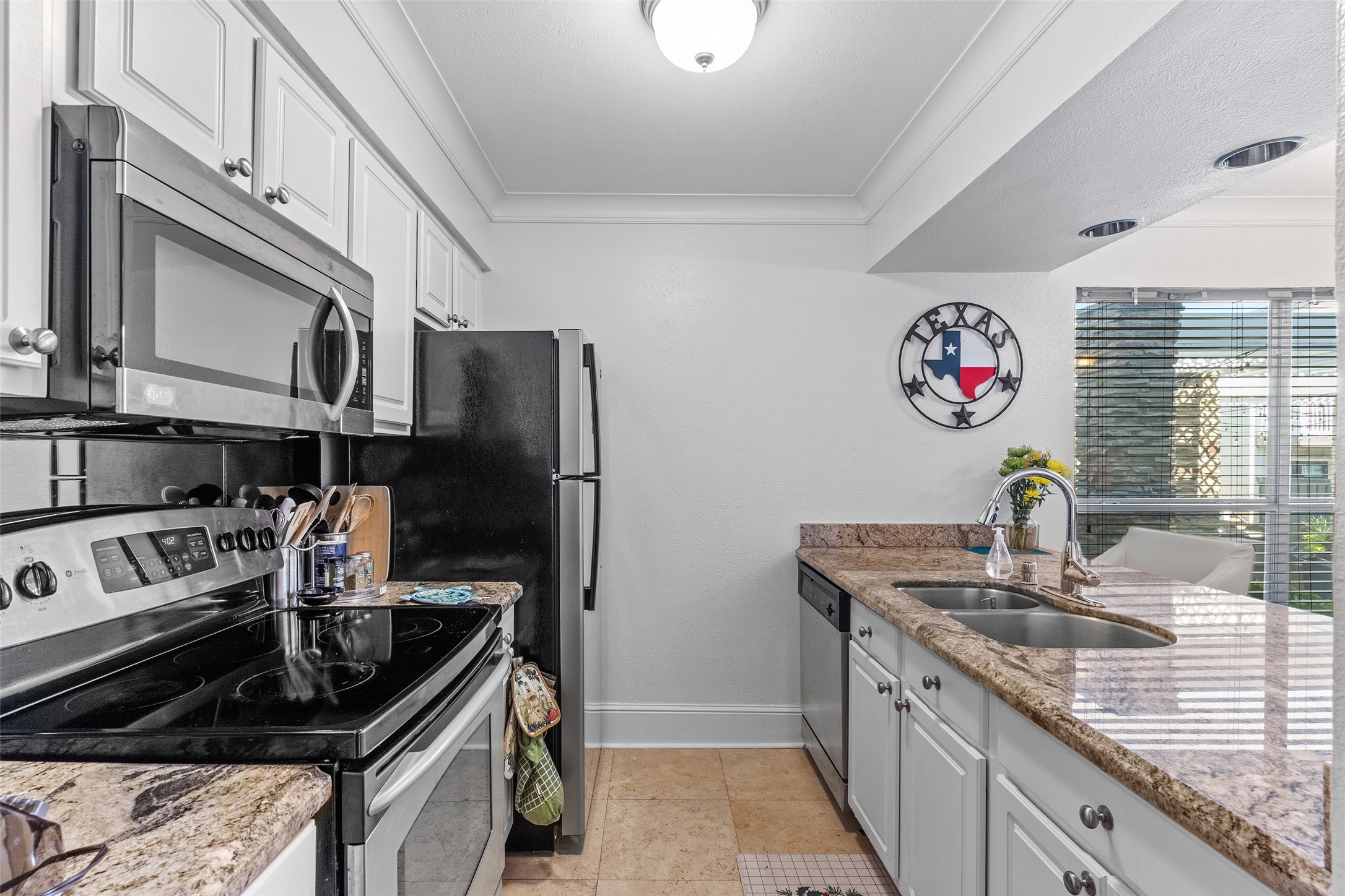 5904 Sandhurst Lane Dallas TX 75206