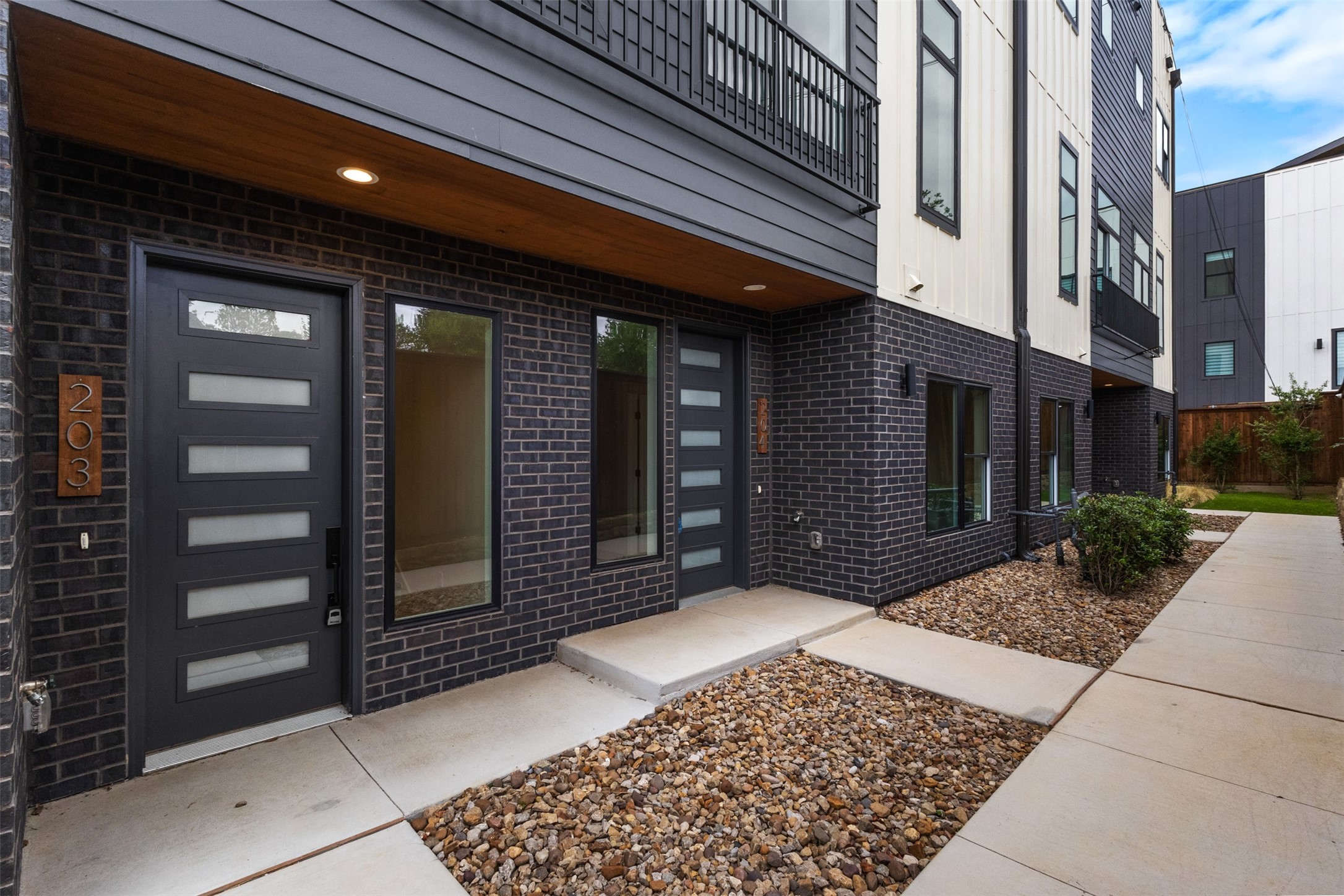 2203 Hondo Avenue Dallas TX 75219