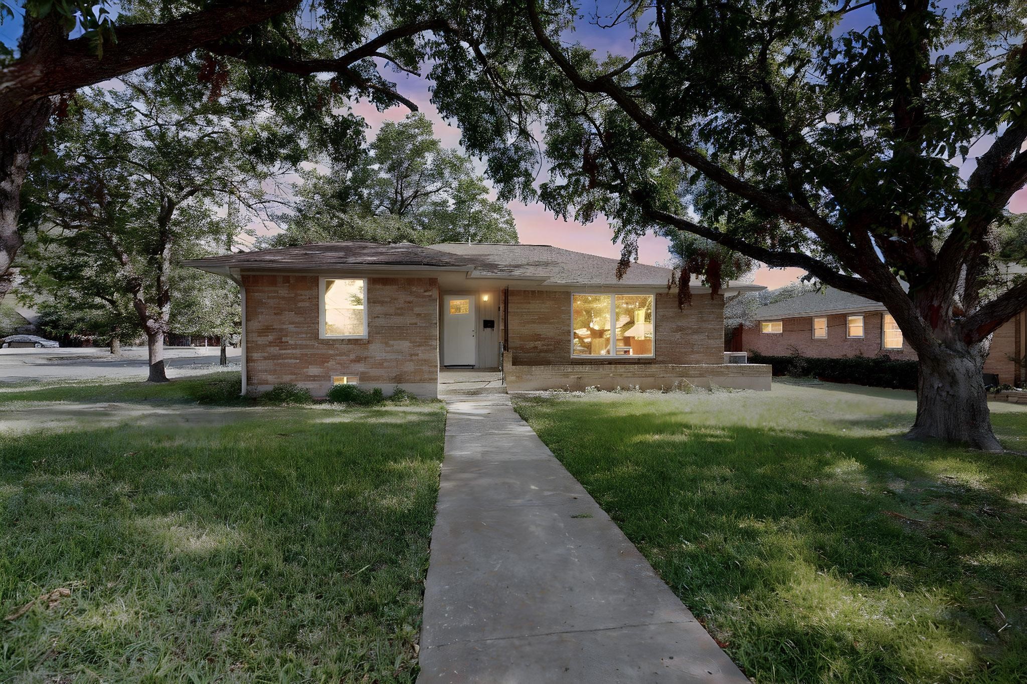 2404 Bentley Avenue Dallas TX 75211