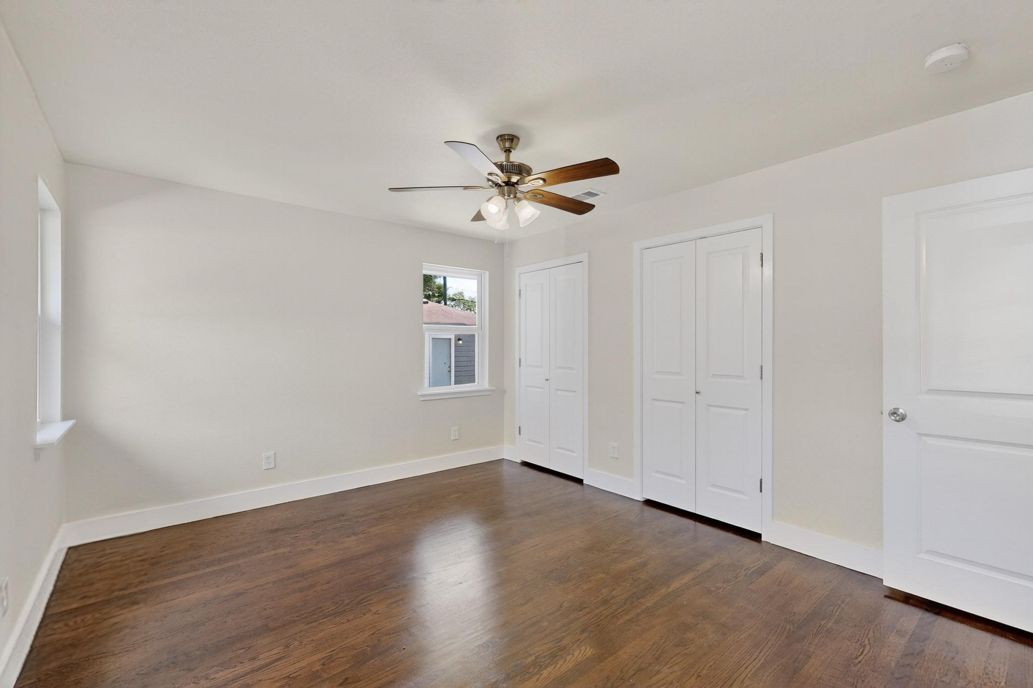 2404 Bentley Avenue Dallas TX 75211