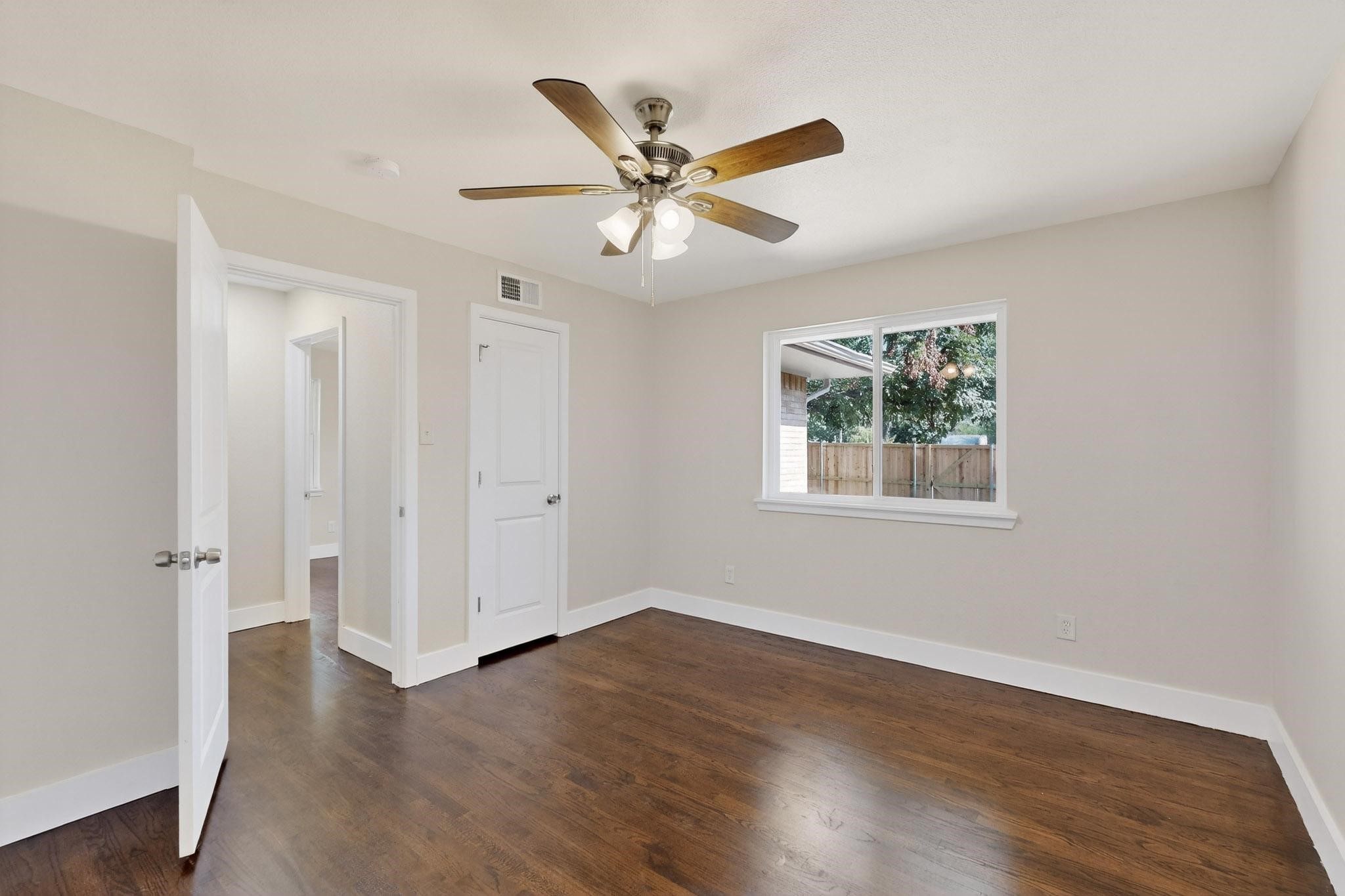 2404 Bentley Avenue Dallas TX 75211