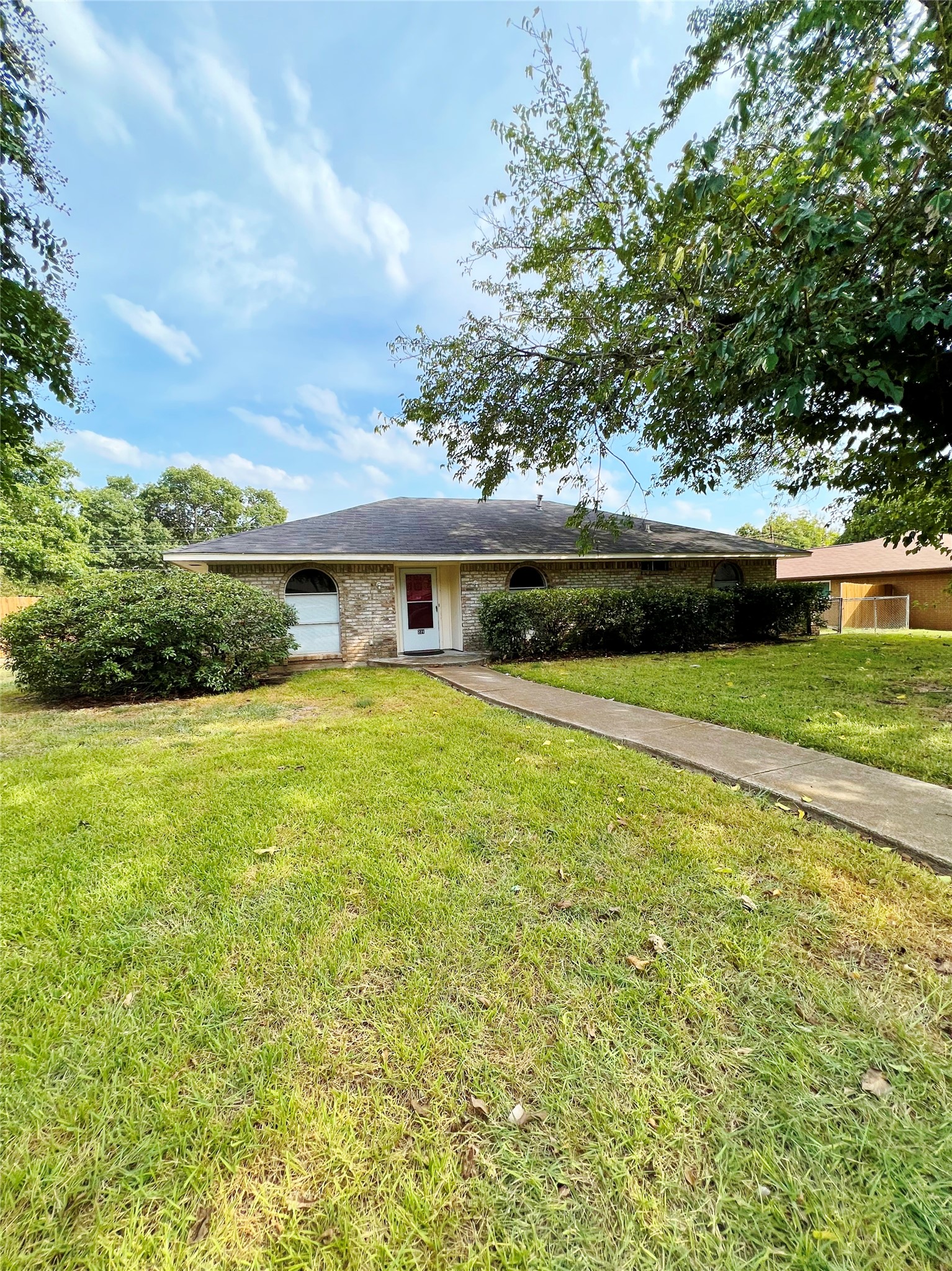 221 Connie Drive Desoto TX 75115