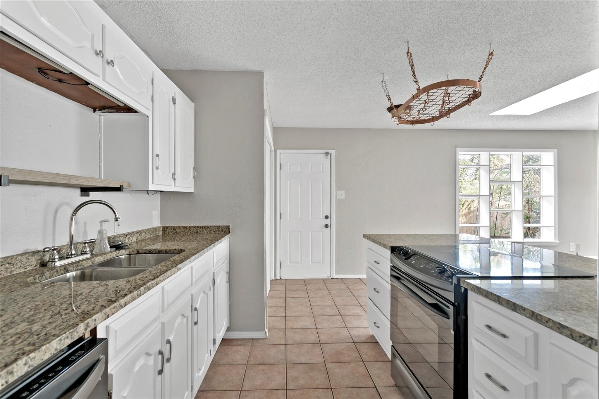6104 Kelly Elliott Road Arlington TX 76001