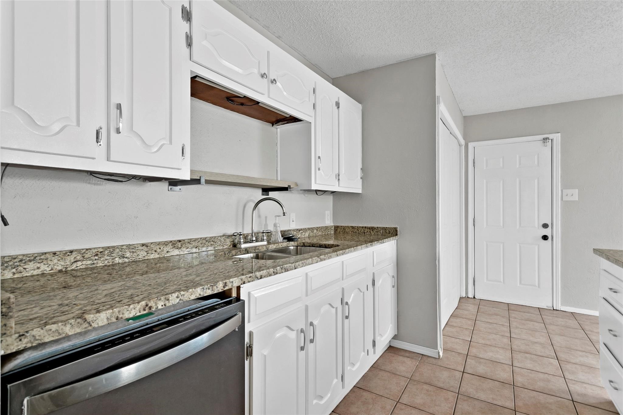 6104 Kelly Elliott Road Arlington TX 76001