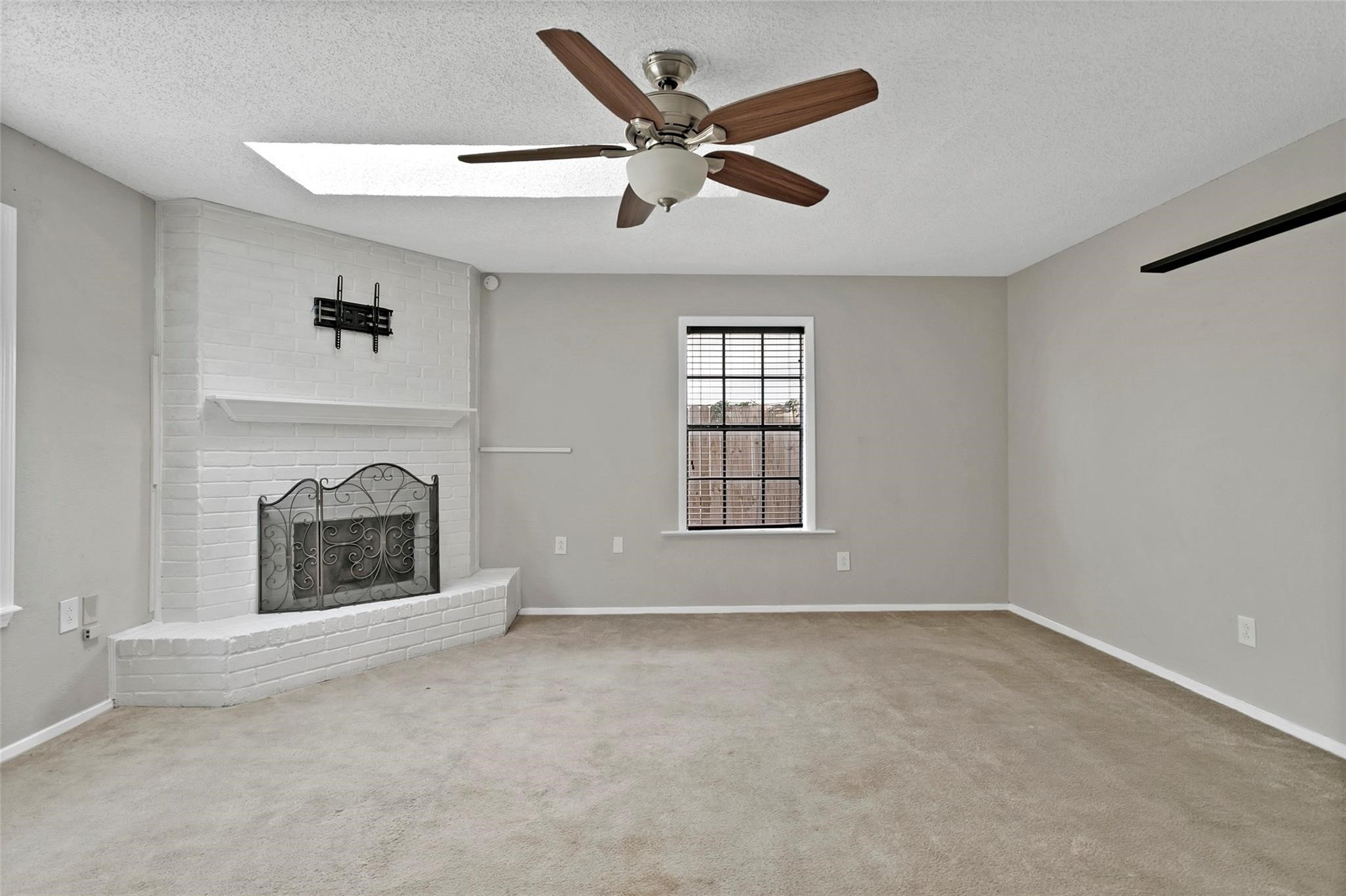 6104 Kelly Elliott Road Arlington TX 76001