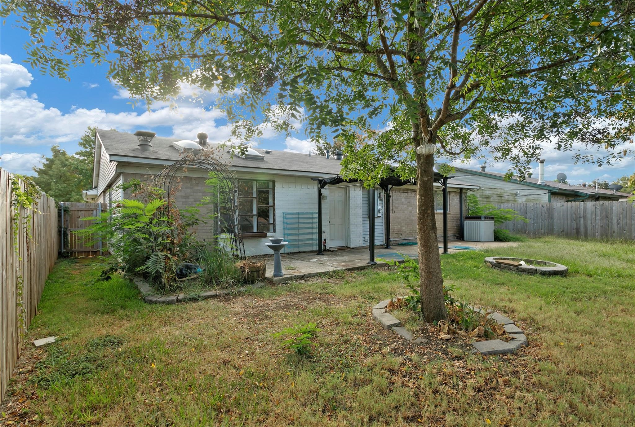 6104 Kelly Elliott Road Arlington TX 76001