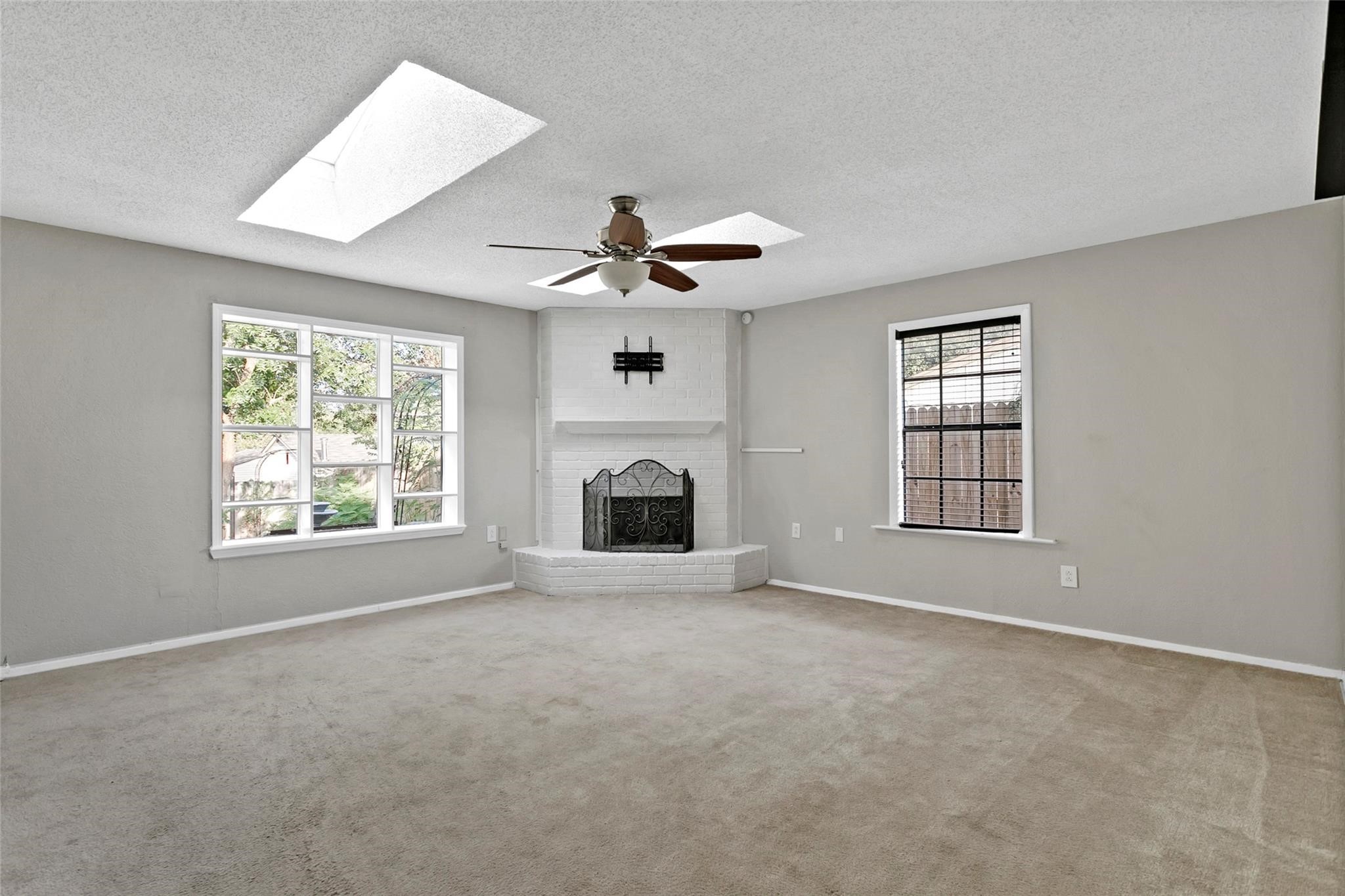 6104 Kelly Elliott Road Arlington TX 76001