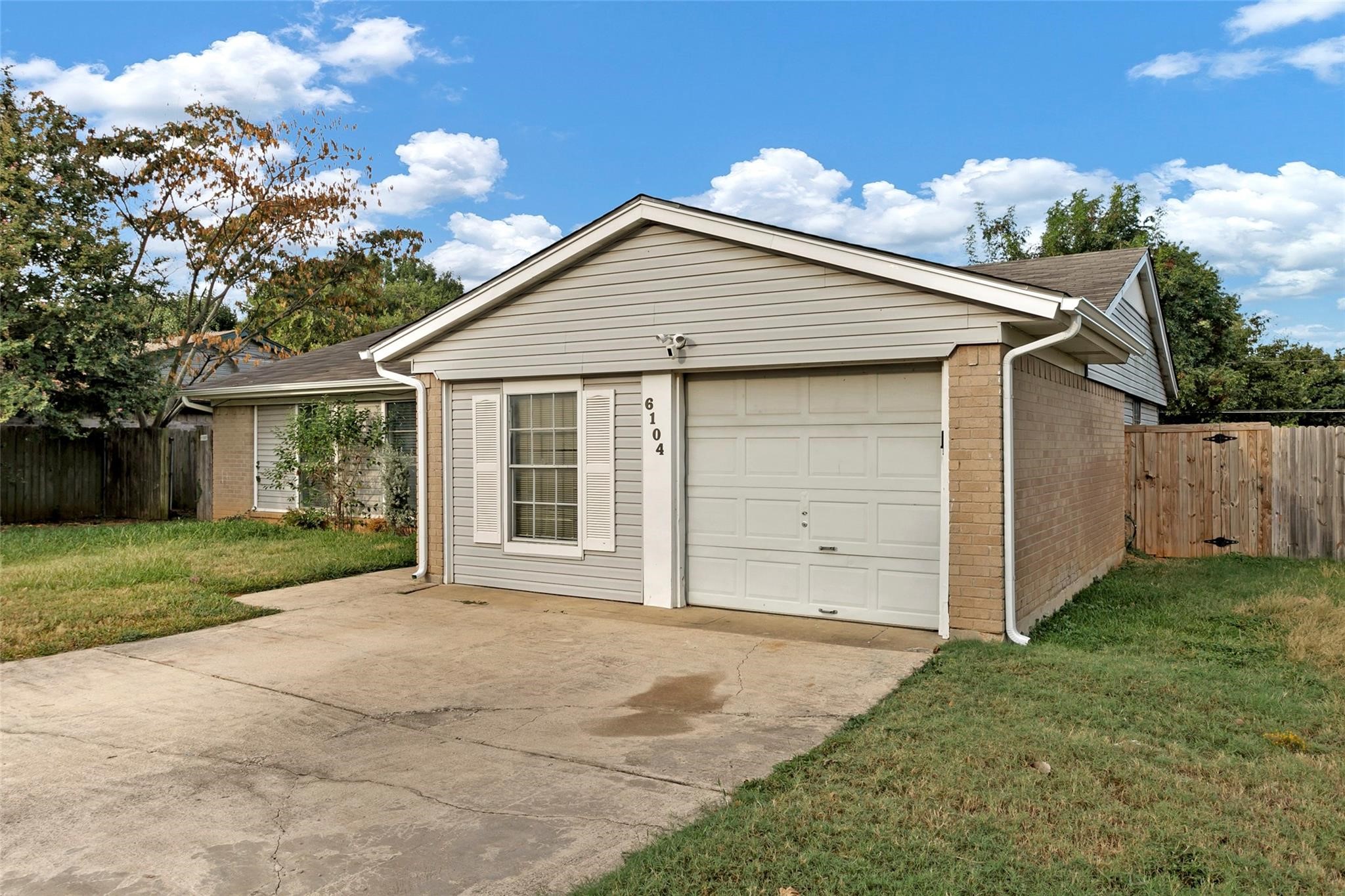 6104 Kelly Elliott Road Arlington TX 76001