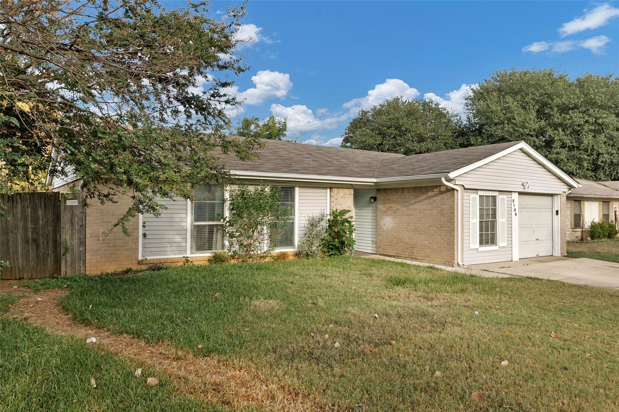 6104 Kelly Elliott Road Arlington TX 76001