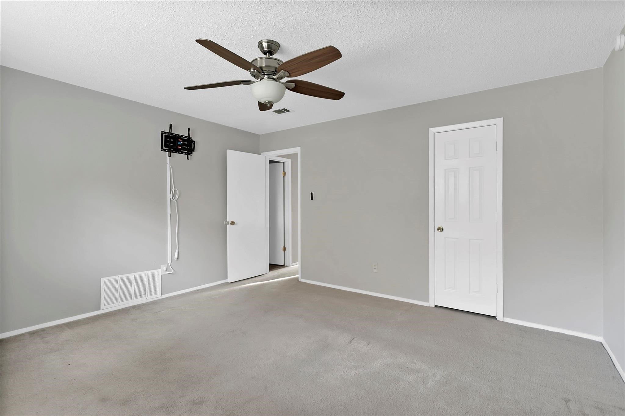 6104 Kelly Elliott Road Arlington TX 76001