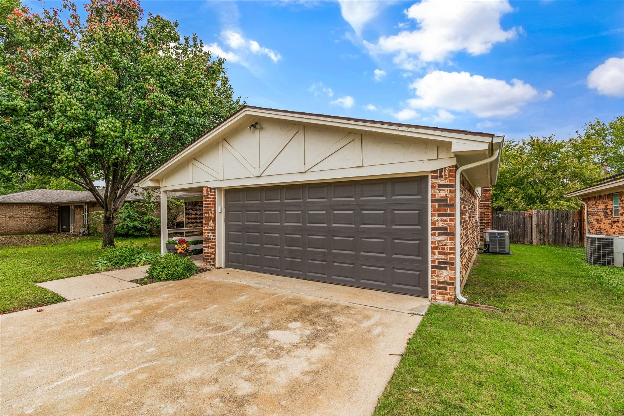 2021 Memphis Drive Bedford TX 76022