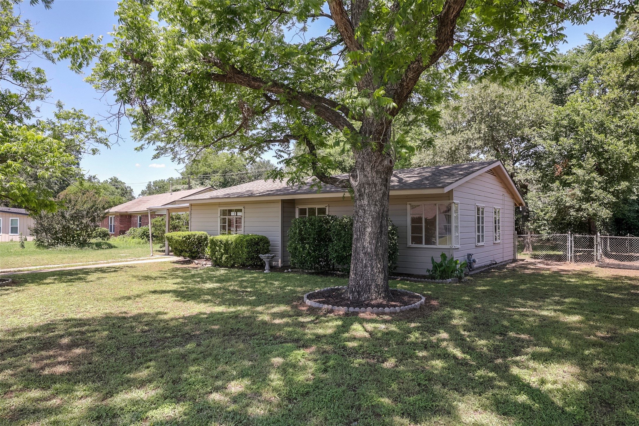 5312 Cahill Oval Street River Oaks TX 76114