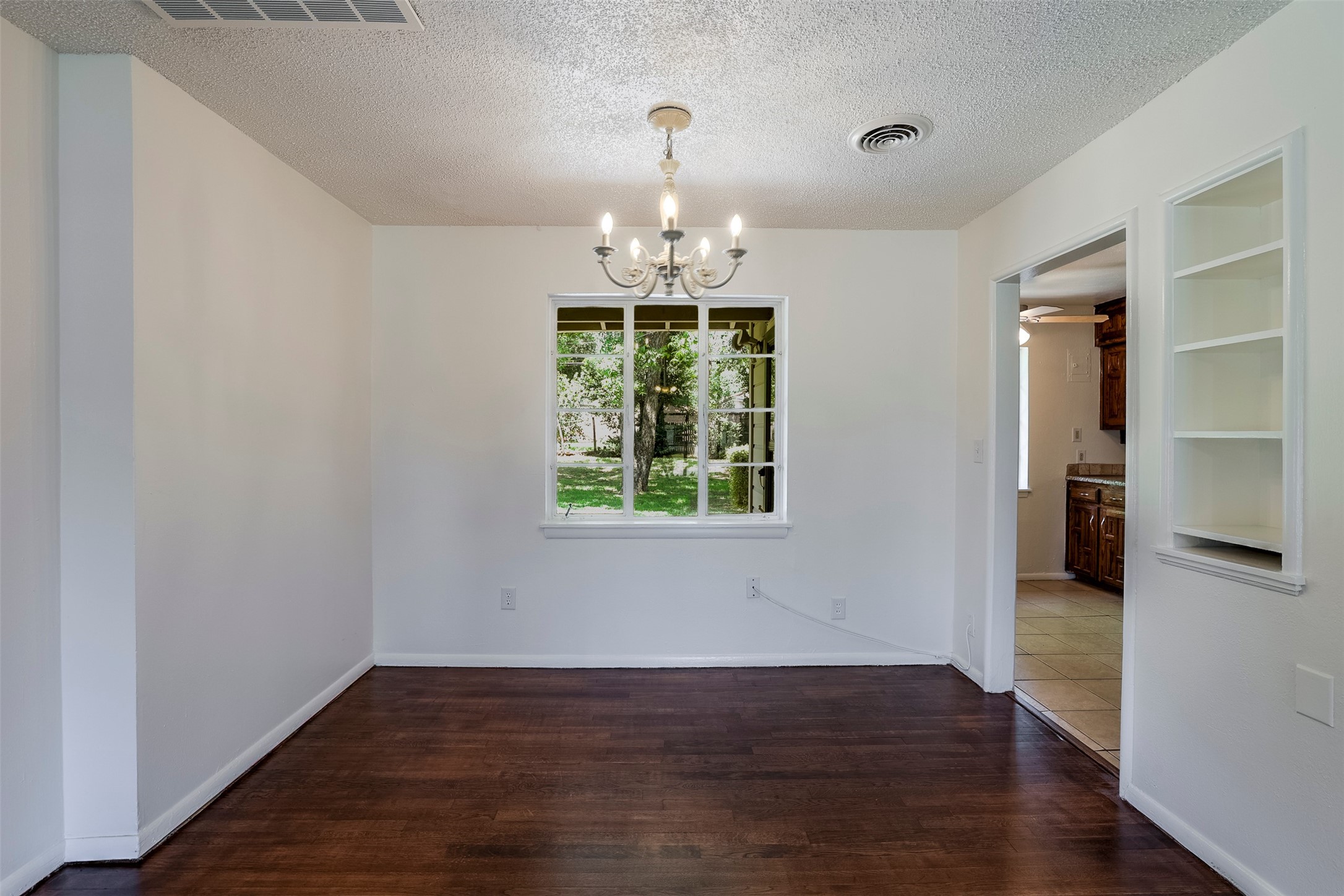 5312 Cahill Oval Street River Oaks TX 76114
