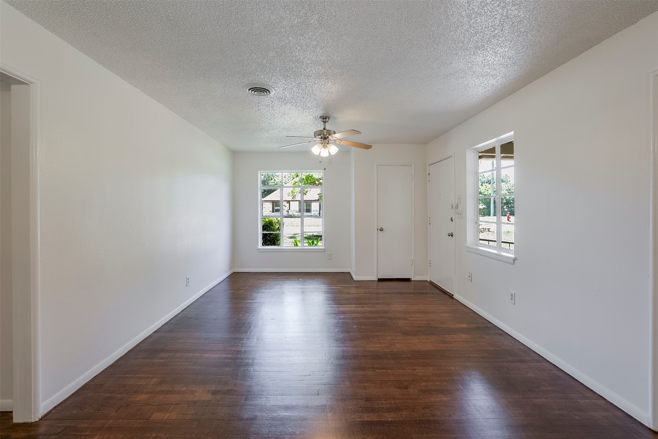 5312 Cahill Oval Street River Oaks TX 76114
