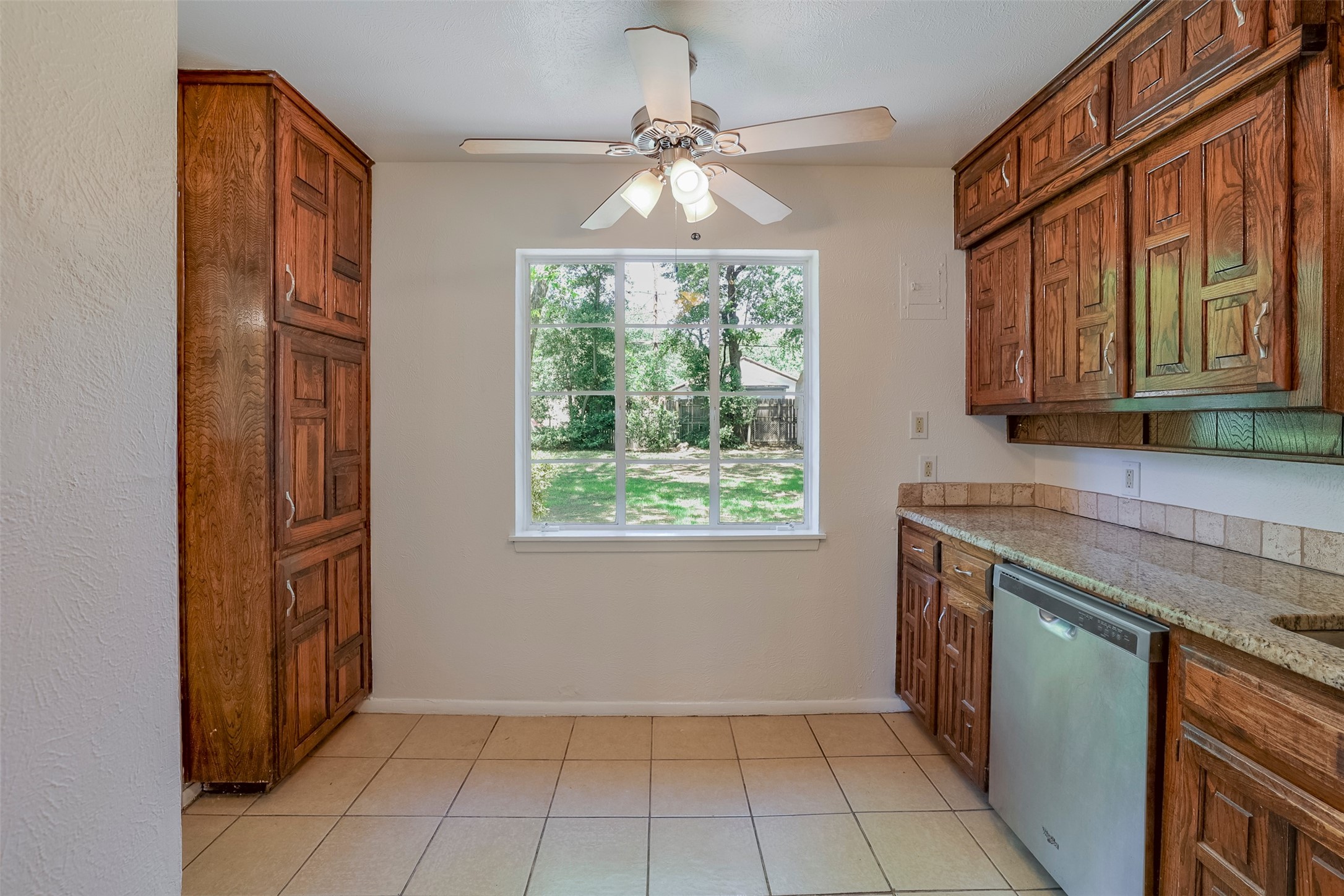 5312 Cahill Oval Street River Oaks TX 76114
