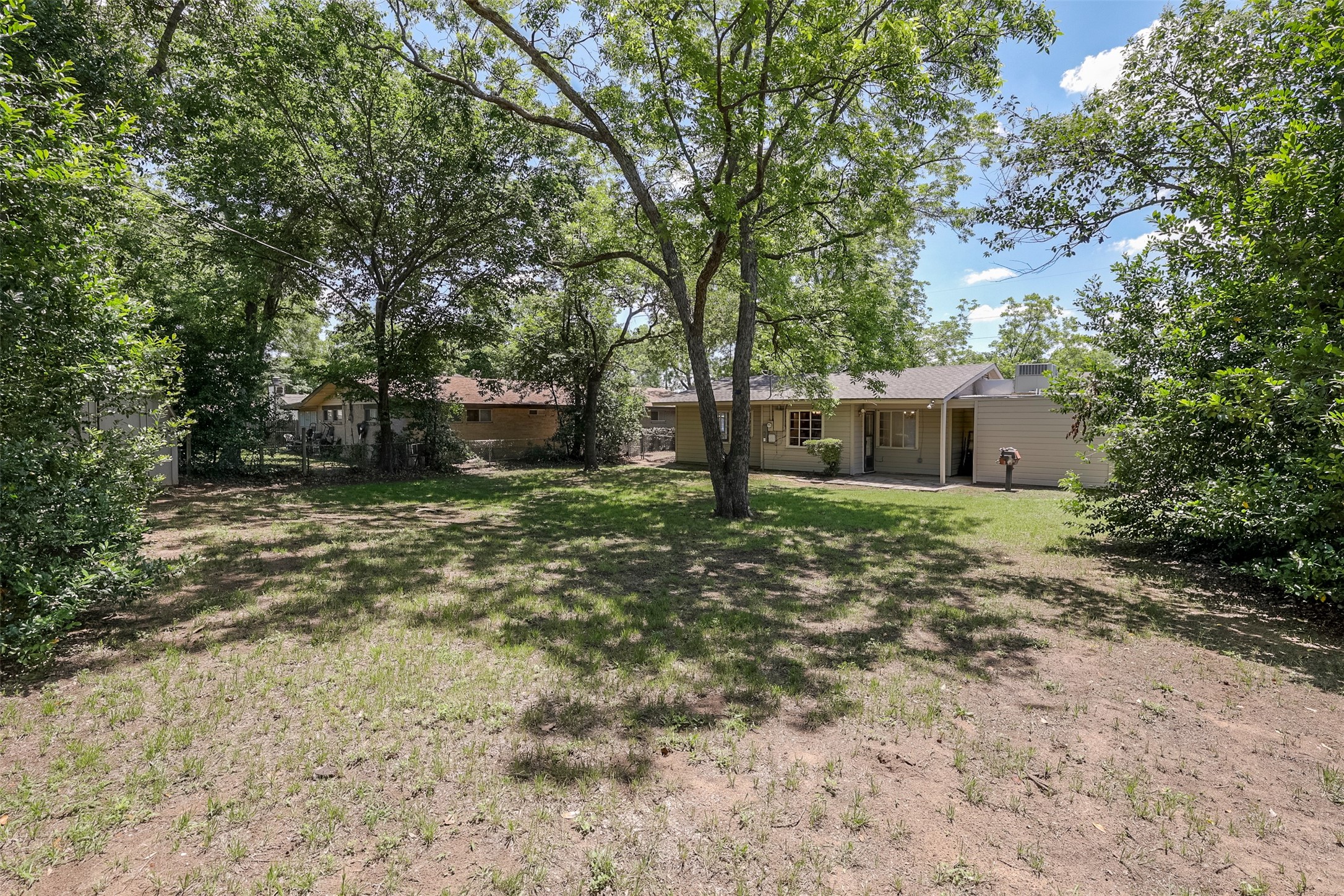 5312 Cahill Oval Street River Oaks TX 76114