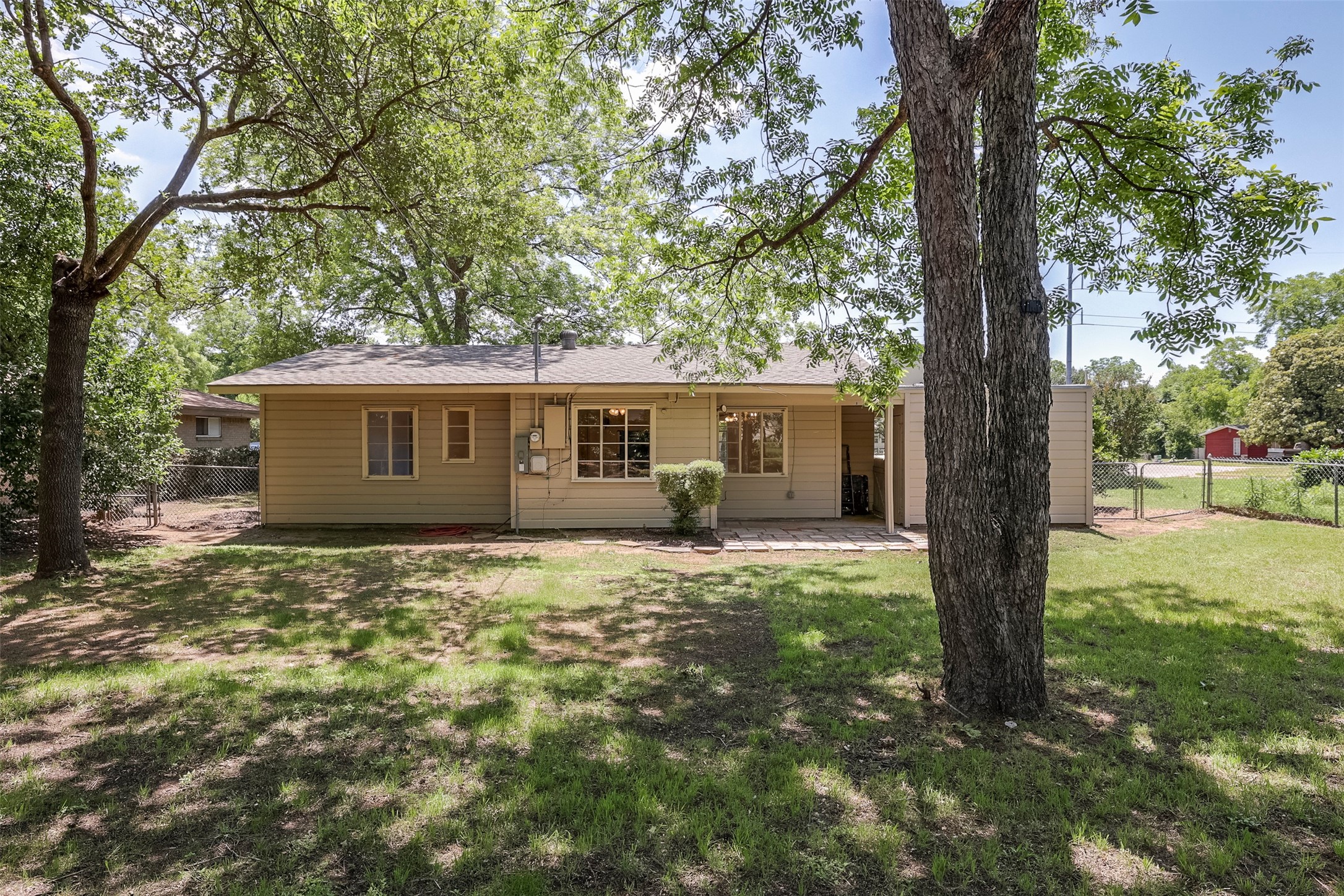 5312 Cahill Oval Street River Oaks TX 76114