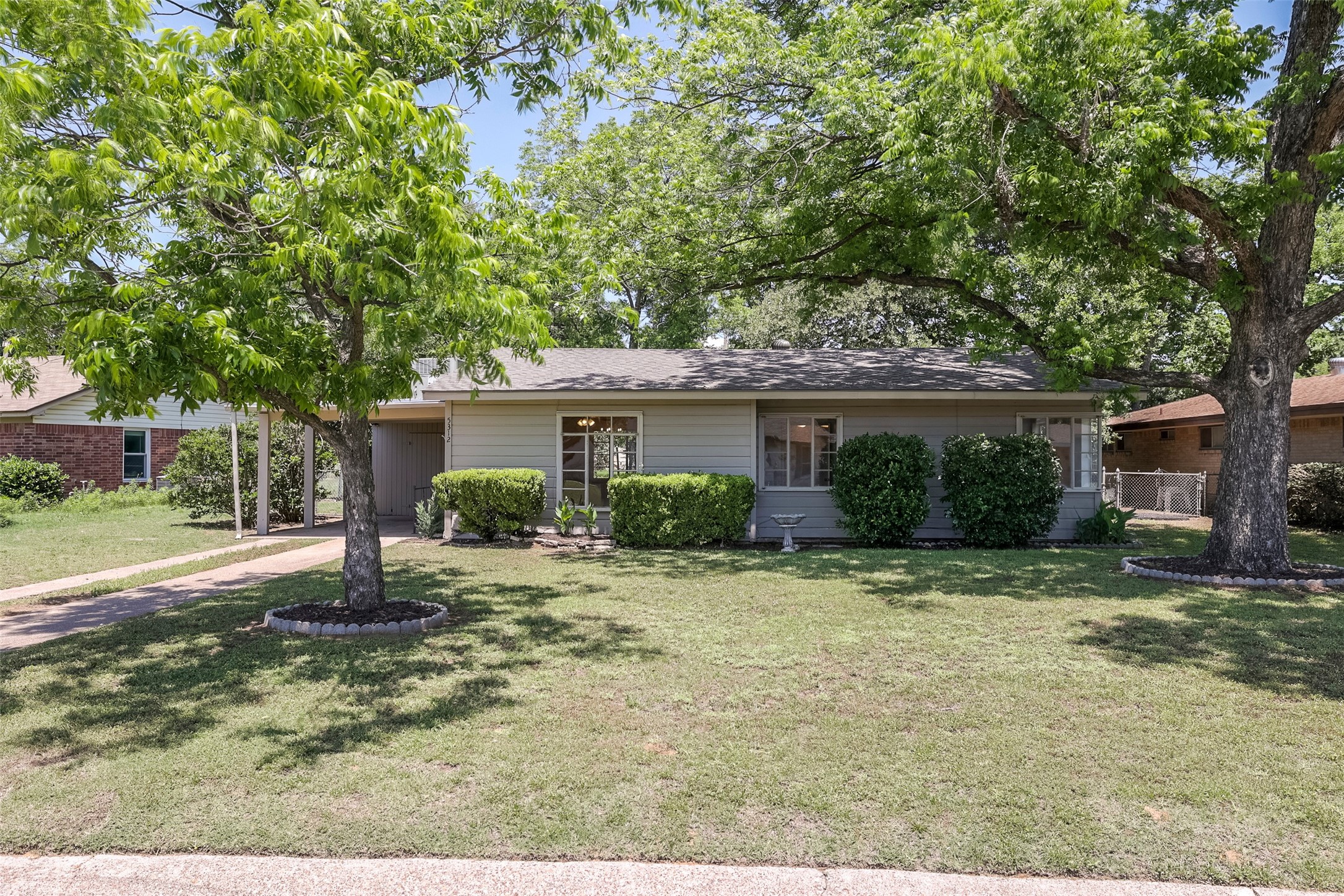 5312 Cahill Oval Street River Oaks TX 76114