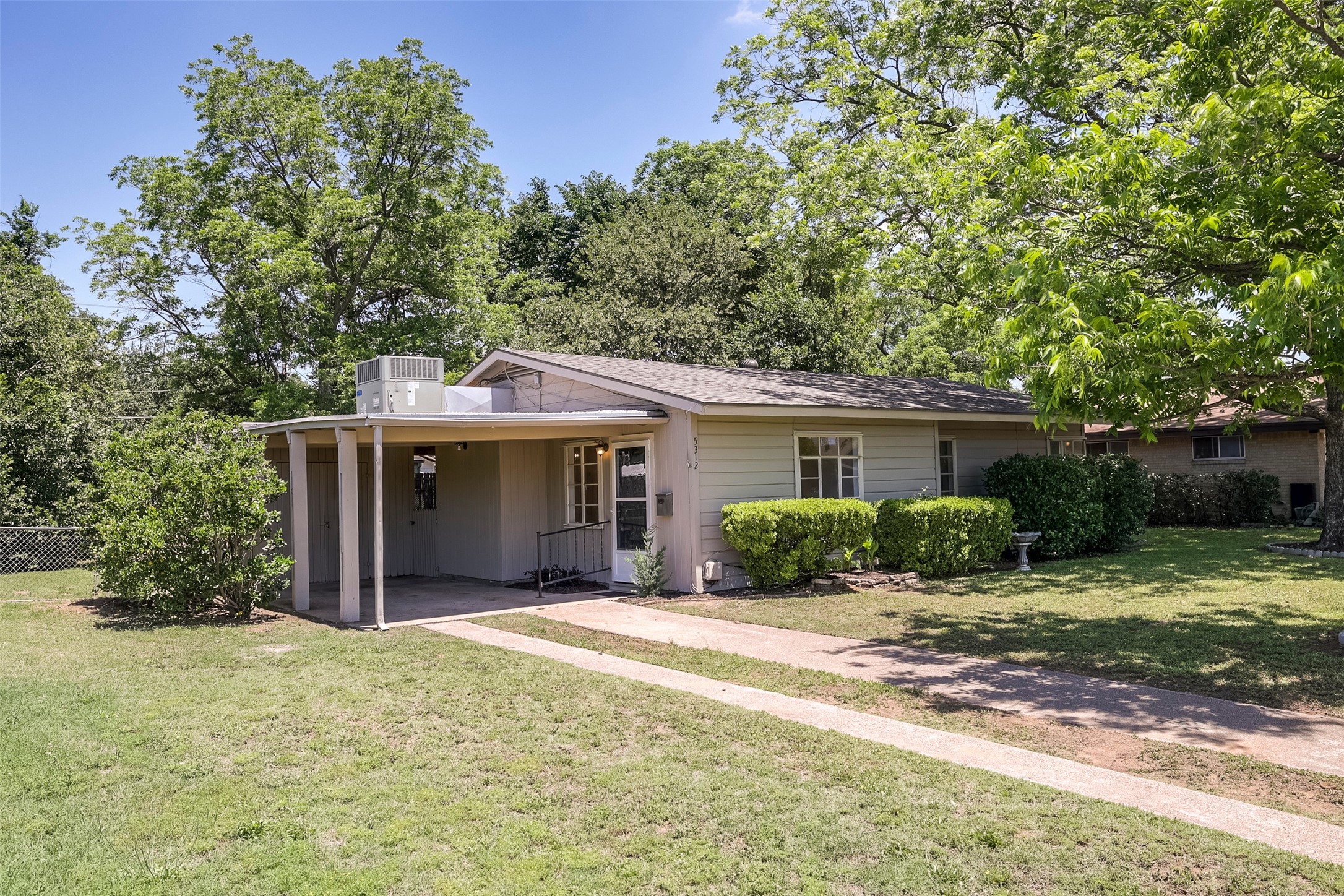 5312 Cahill Oval Street River Oaks TX 76114
