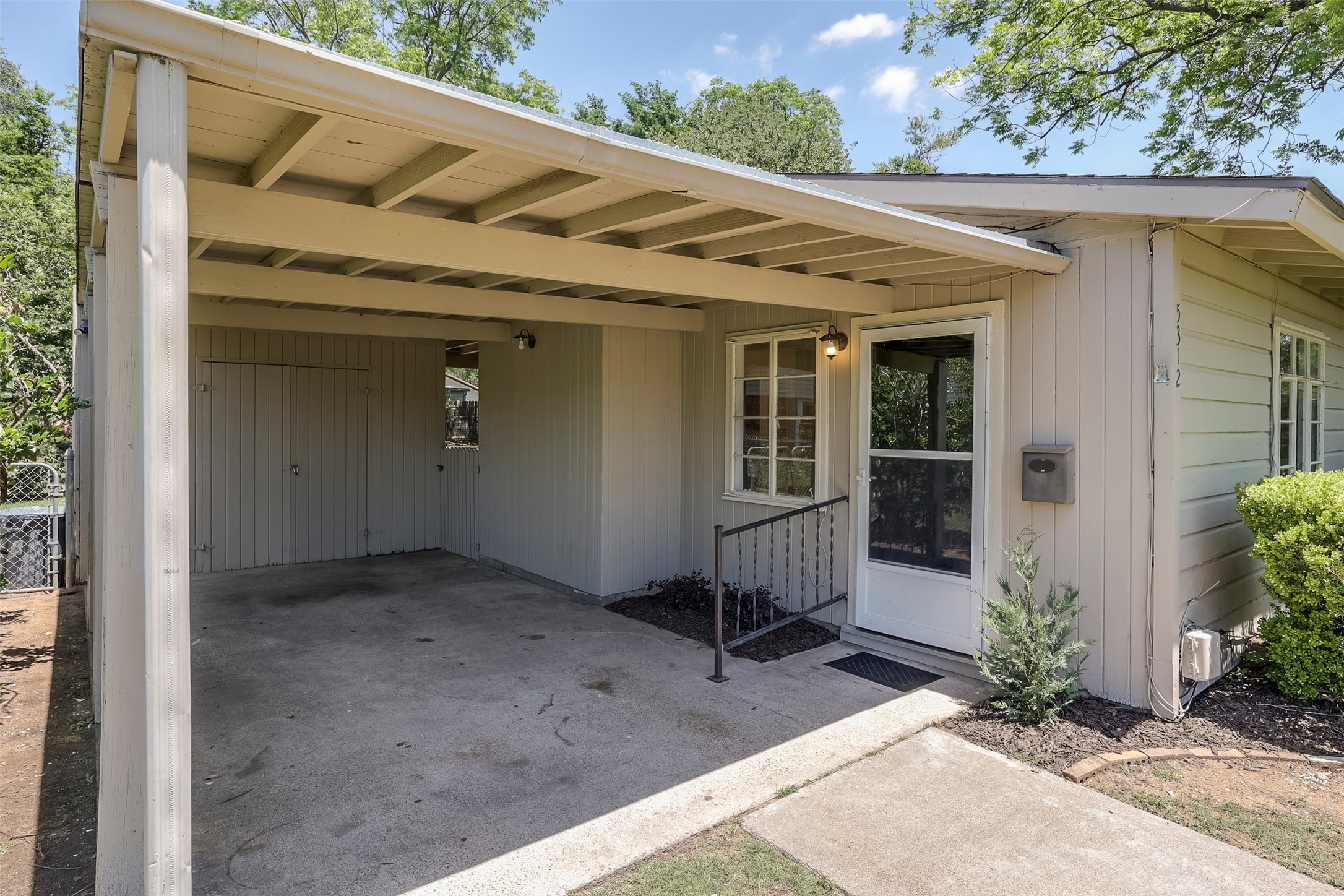 5312 Cahill Oval Street River Oaks TX 76114