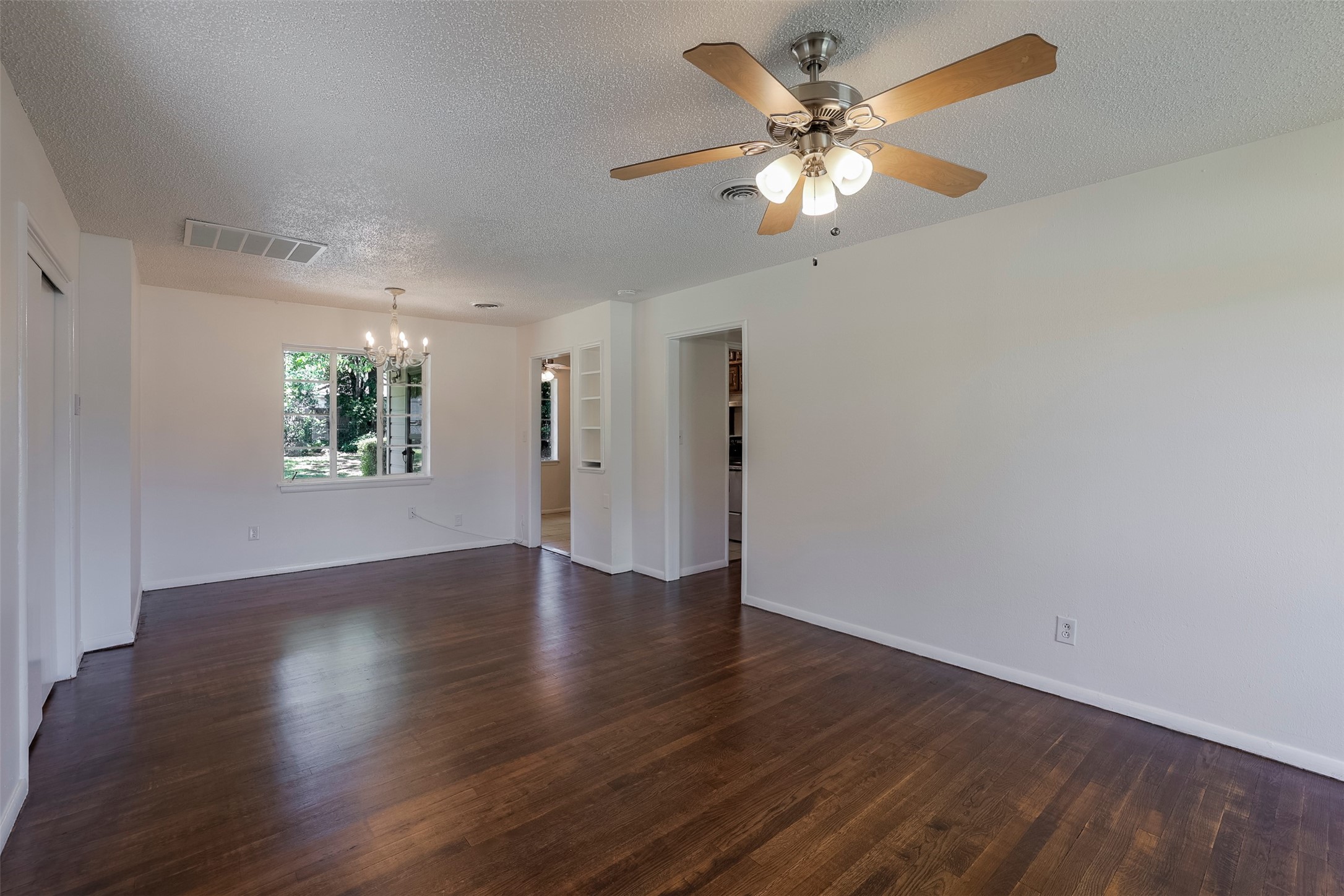 5312 Cahill Oval Street River Oaks TX 76114