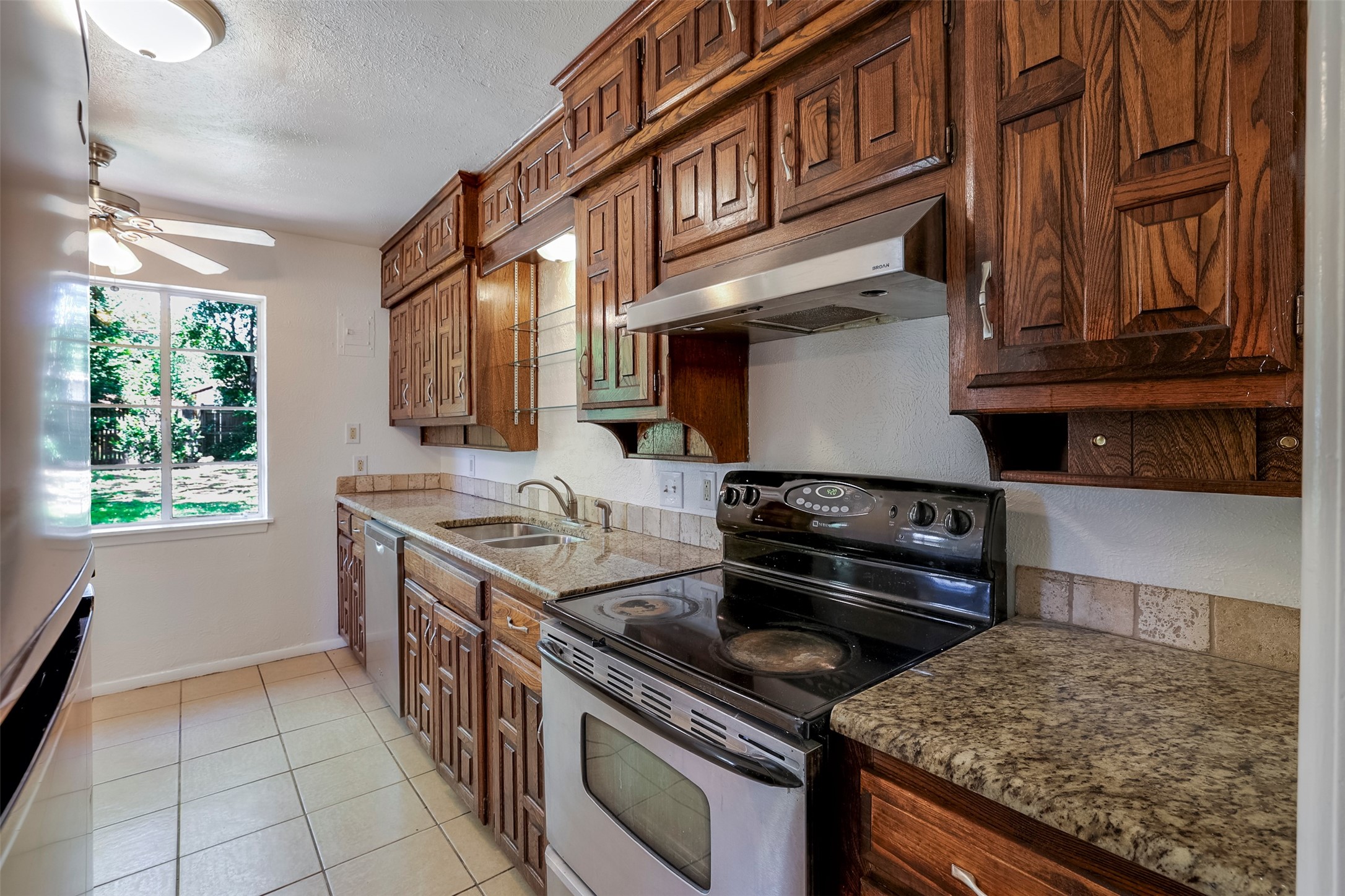 5312 Cahill Oval Street River Oaks TX 76114