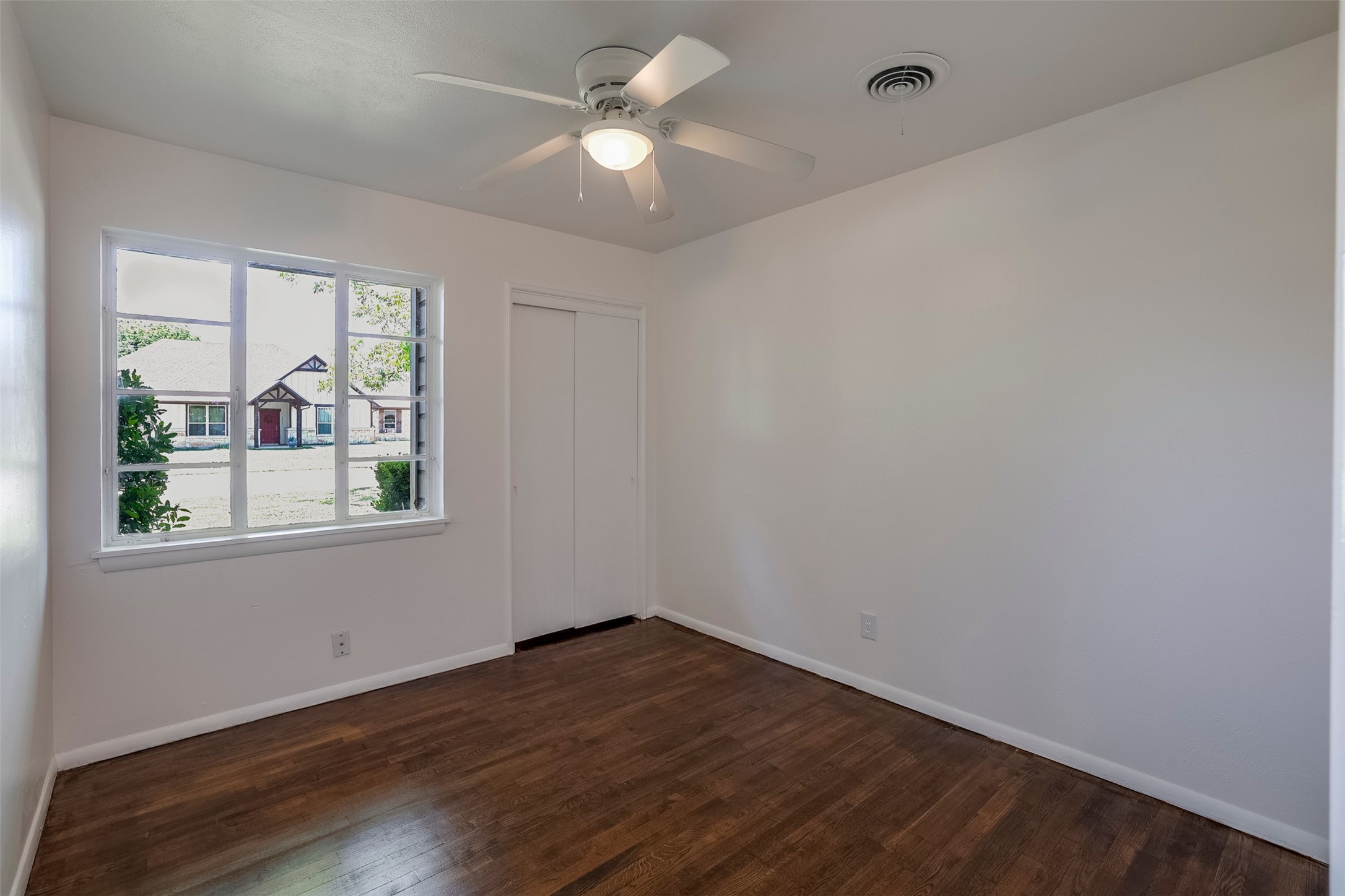 5312 Cahill Oval Street River Oaks TX 76114