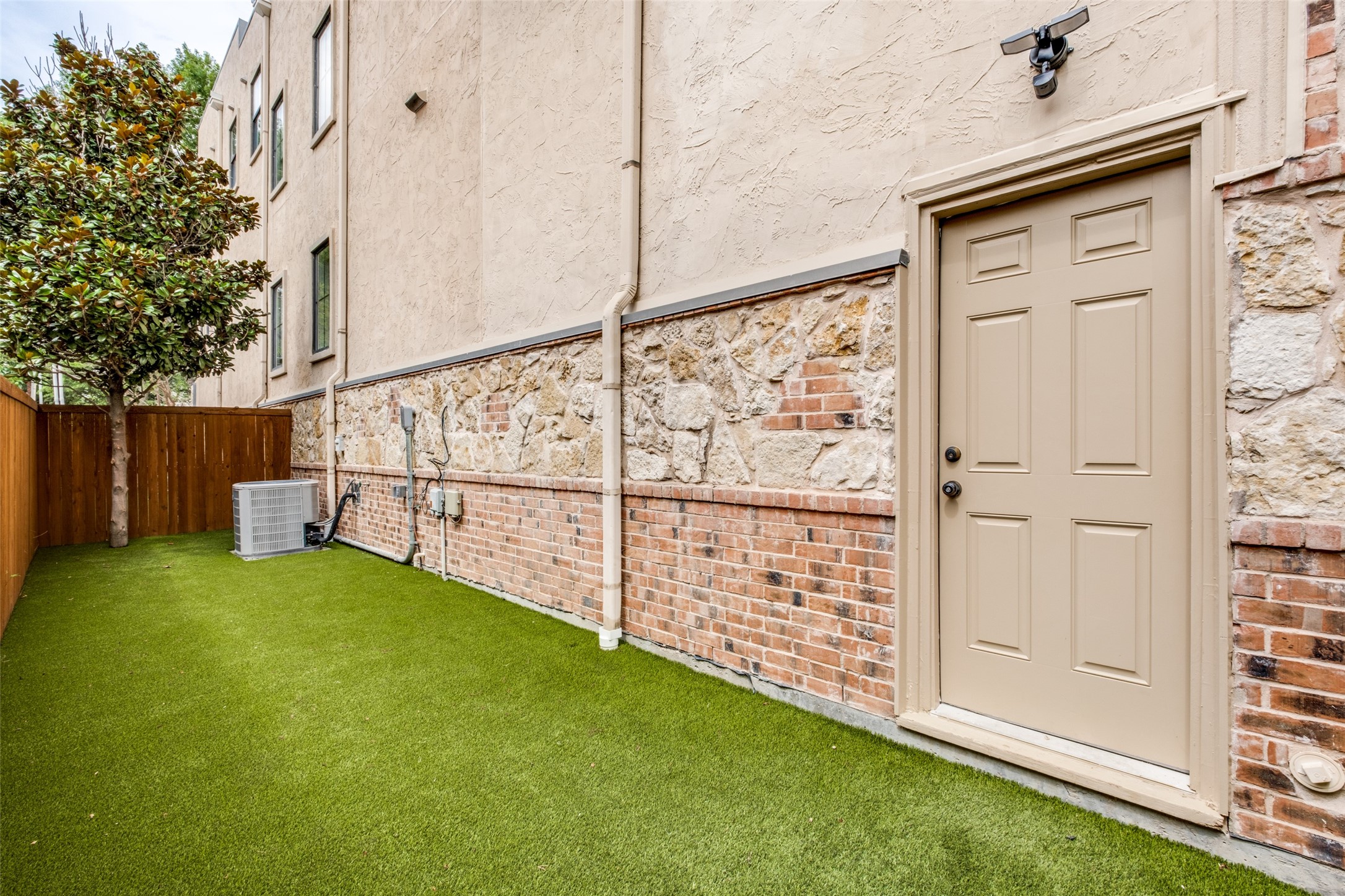 5804 Hudson Street Dallas TX 75206