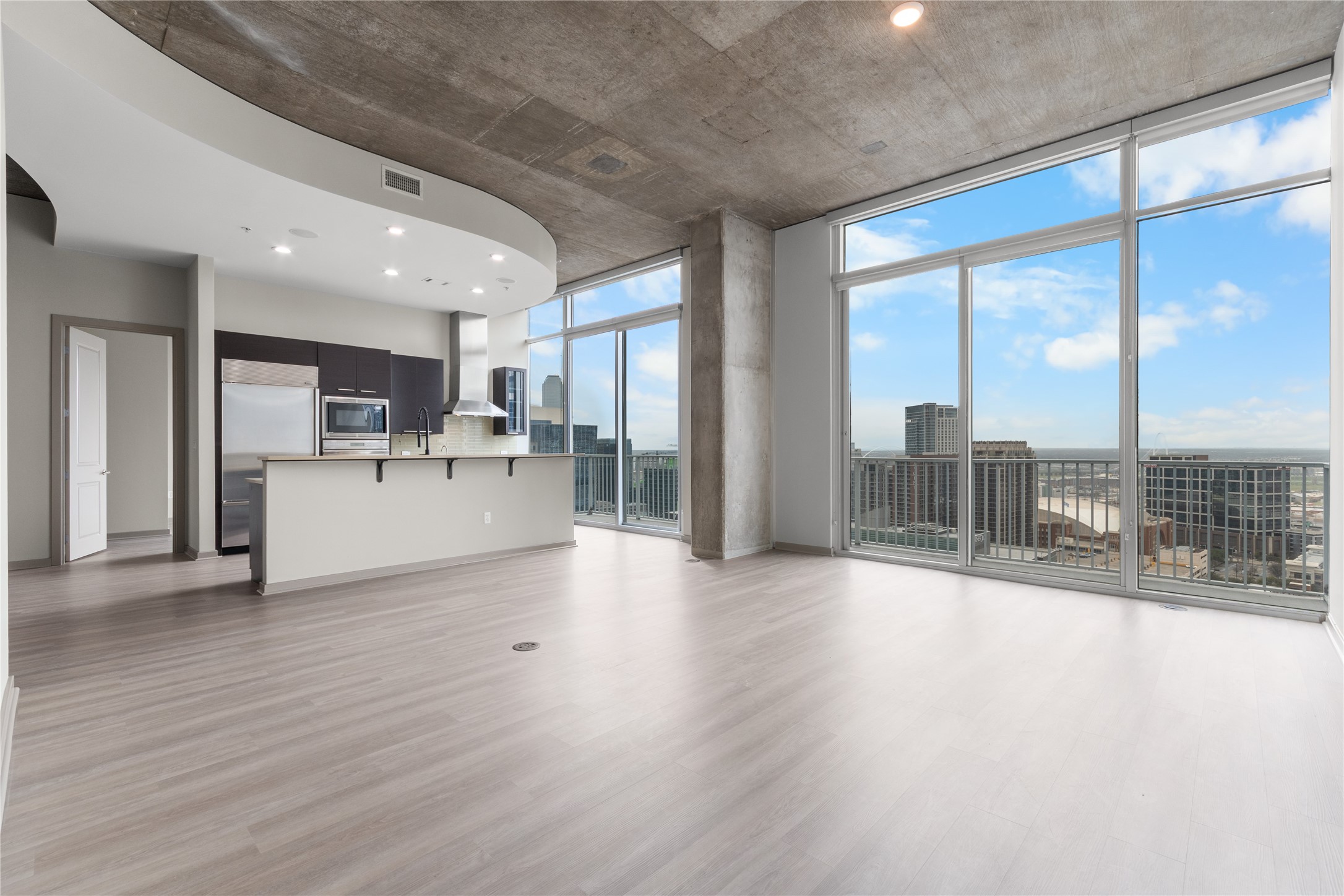 2728 Mckinnon Street Dallas TX 75201