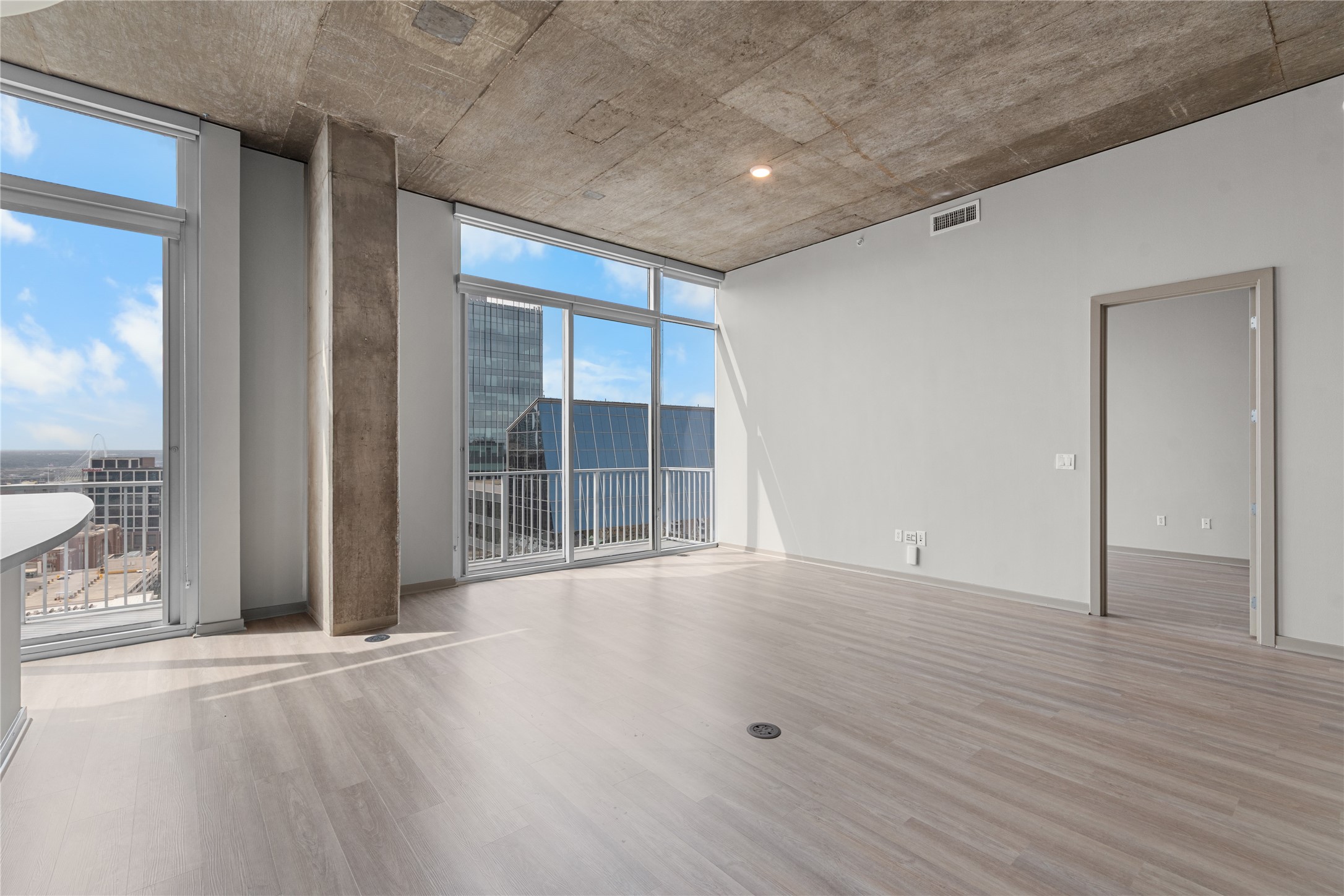 2728 Mckinnon Street Dallas TX 75201
