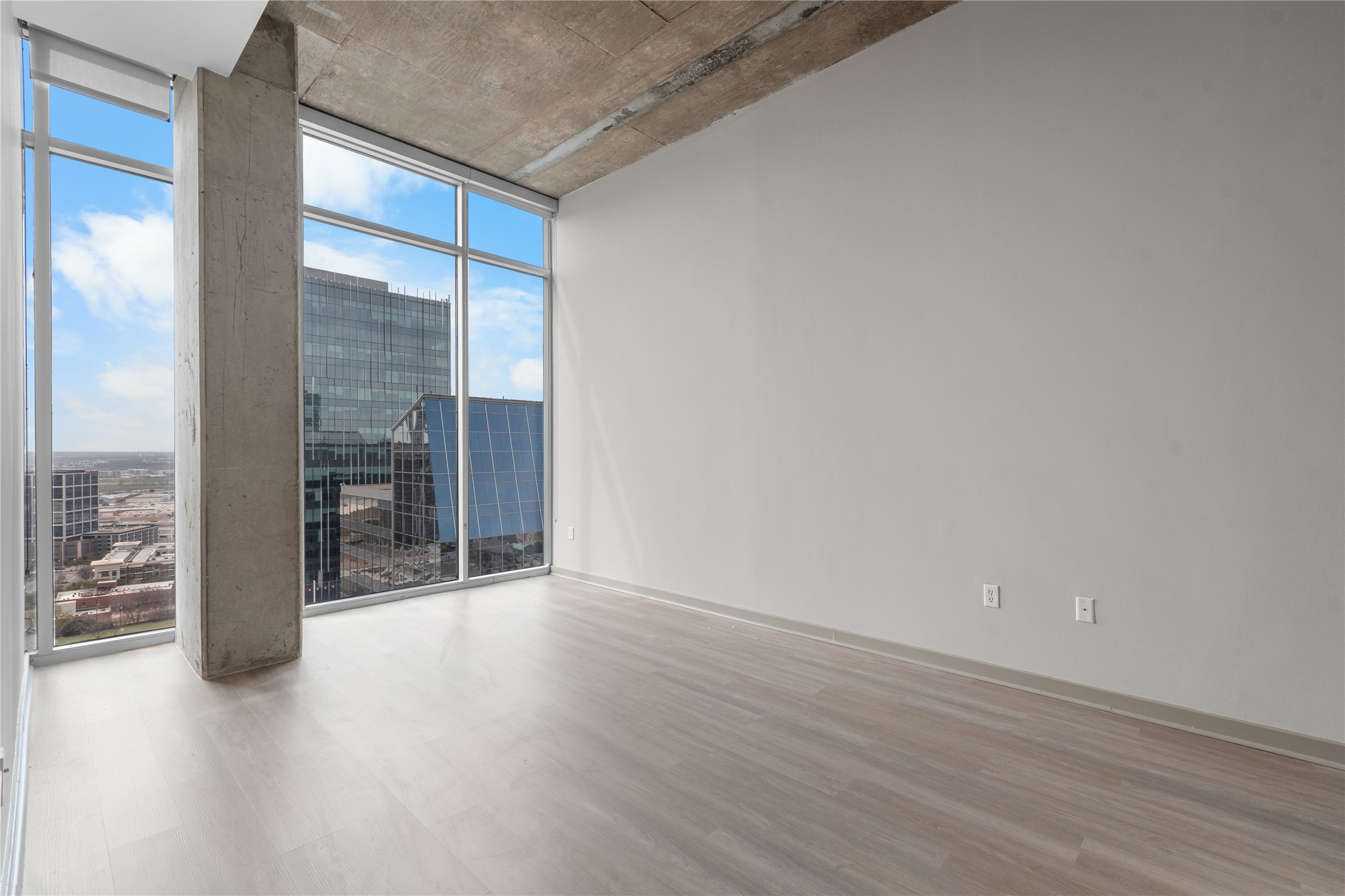 2728 Mckinnon Street Dallas TX 75201