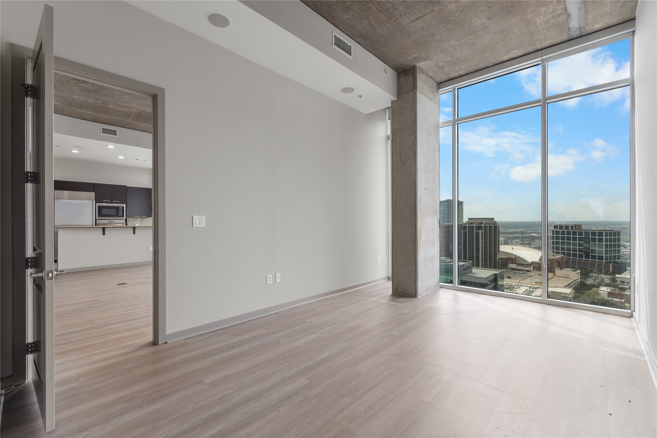 2728 Mckinnon Street Dallas TX 75201