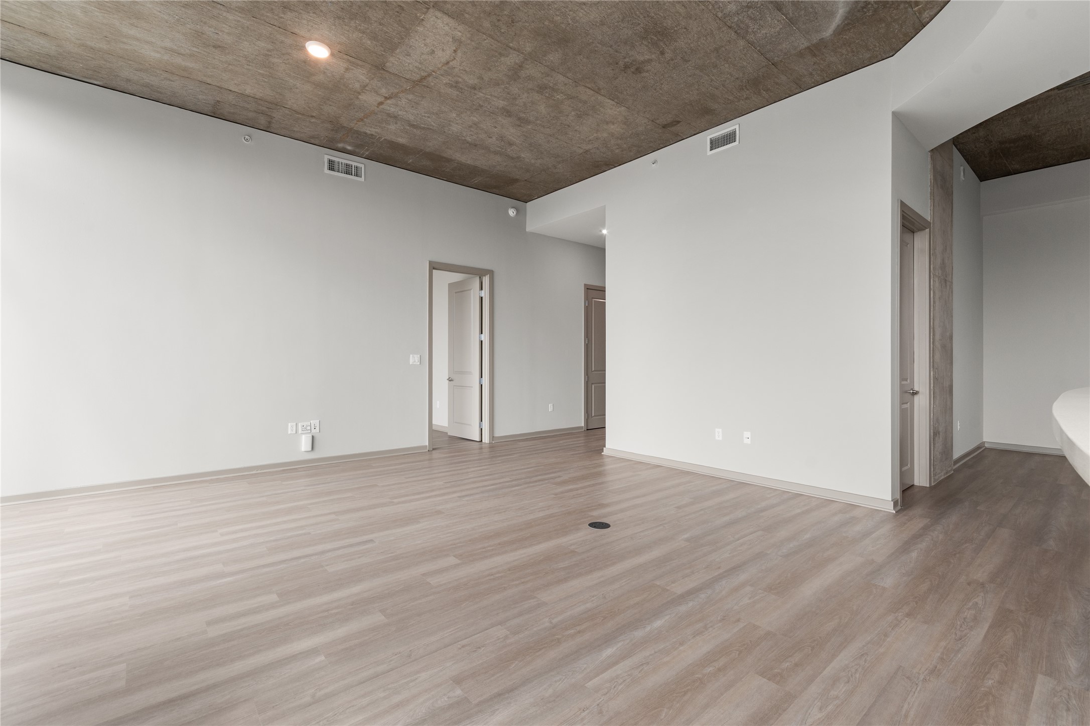 2728 Mckinnon Street Dallas TX 75201
