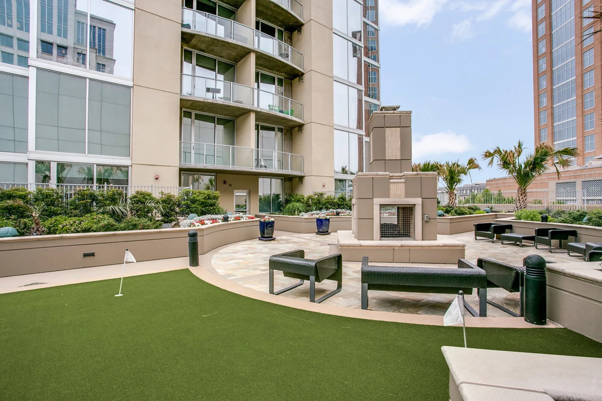 2728 Mckinnon Street Dallas TX 75201