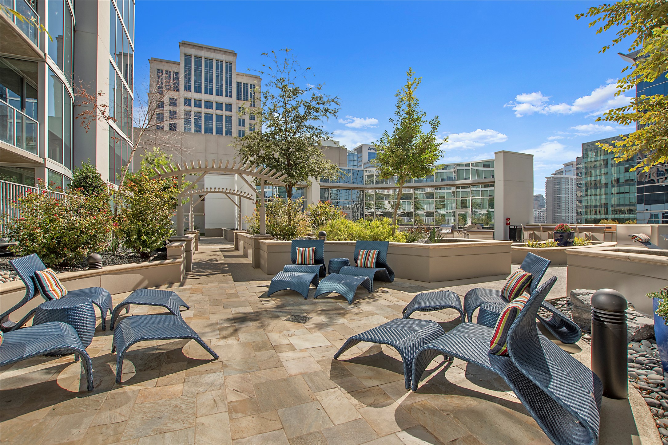 2728 Mckinnon Street Dallas TX 75201