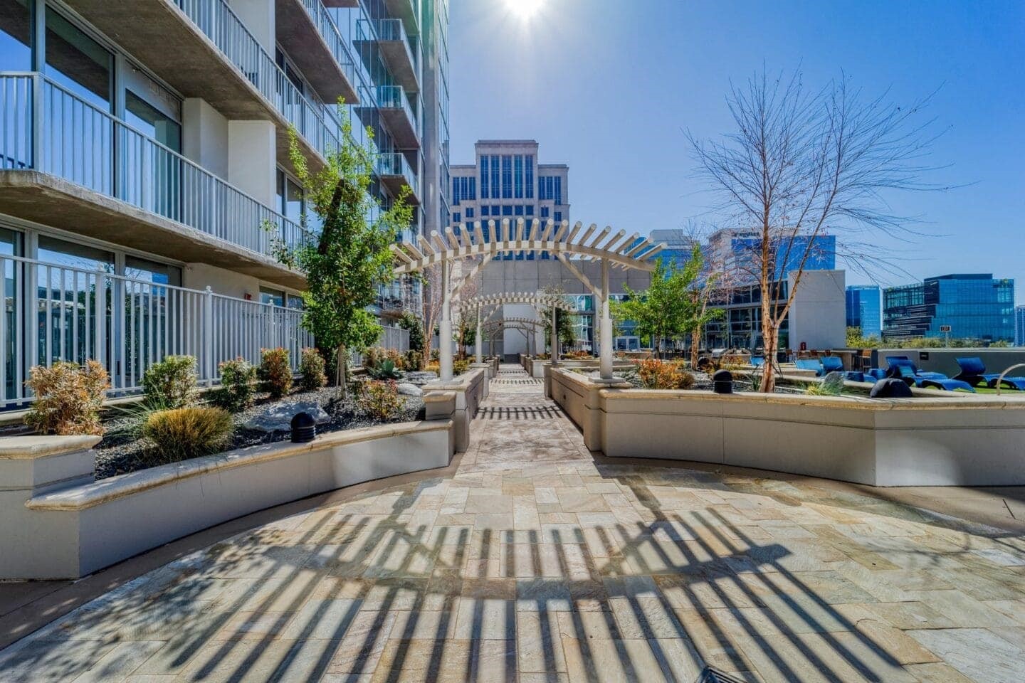 2728 Mckinnon Street Dallas TX 75201