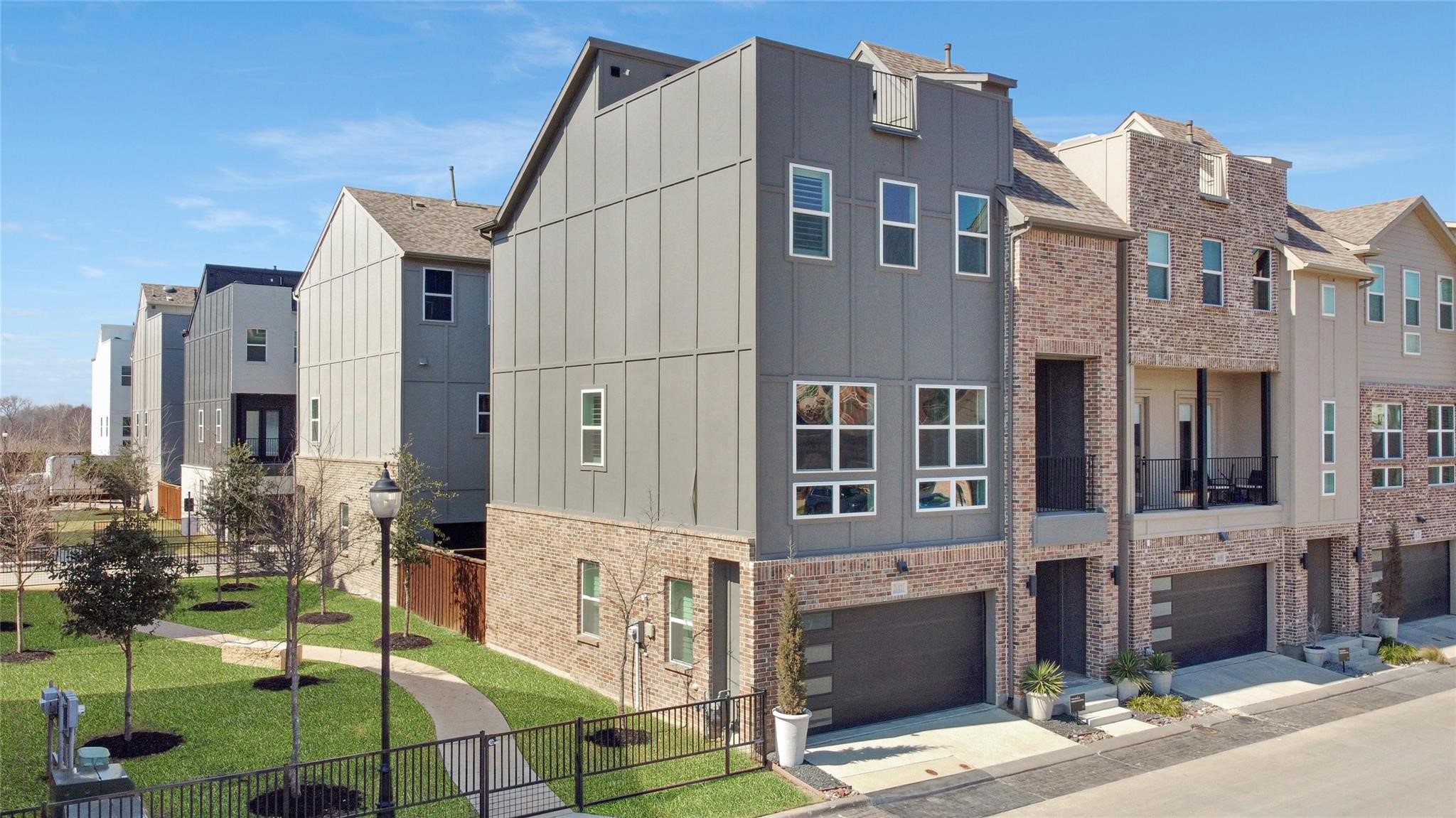 2601 La Altura Lane Dallas TX 75212