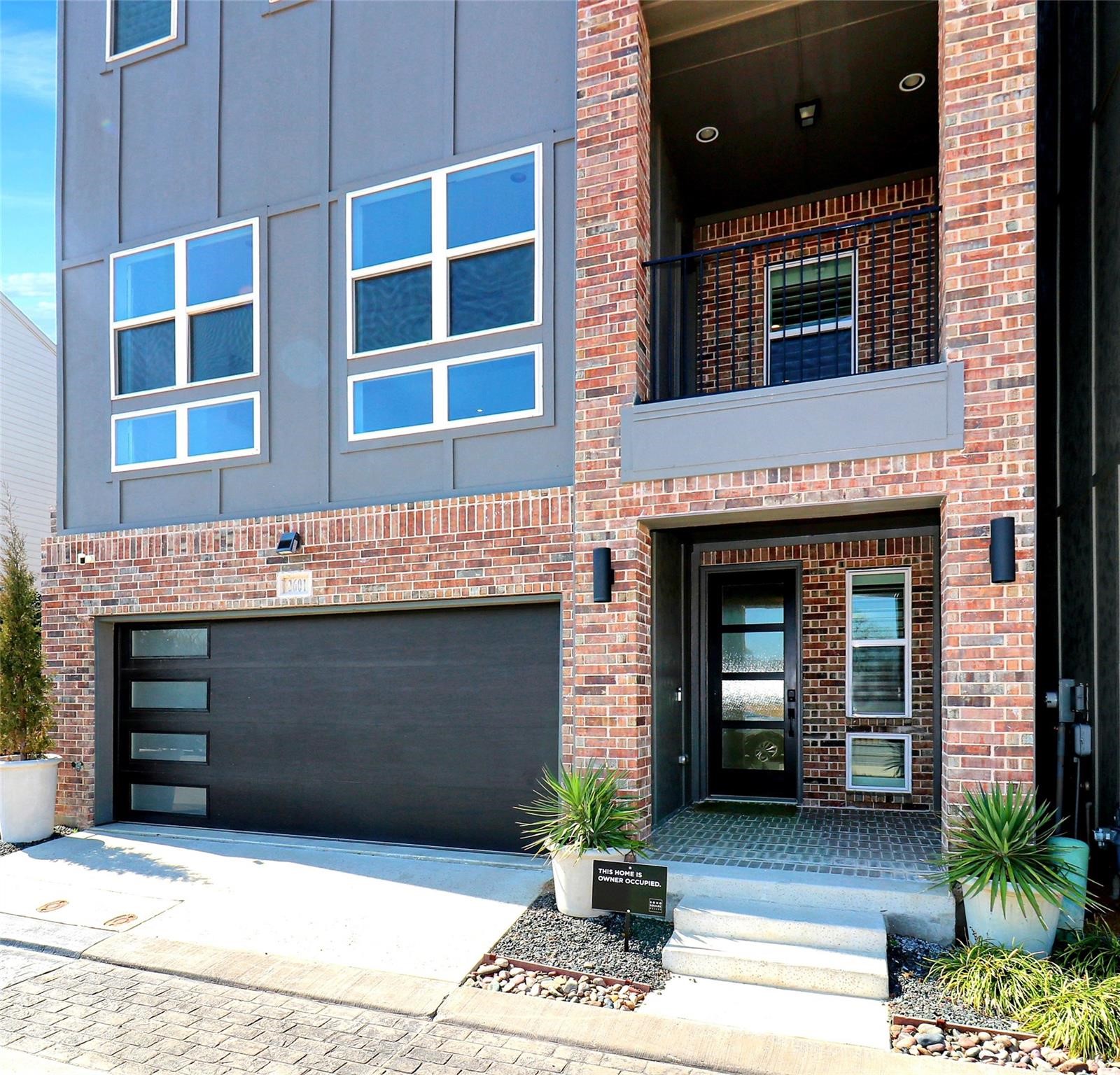 2601 La Altura Lane Dallas TX 75212