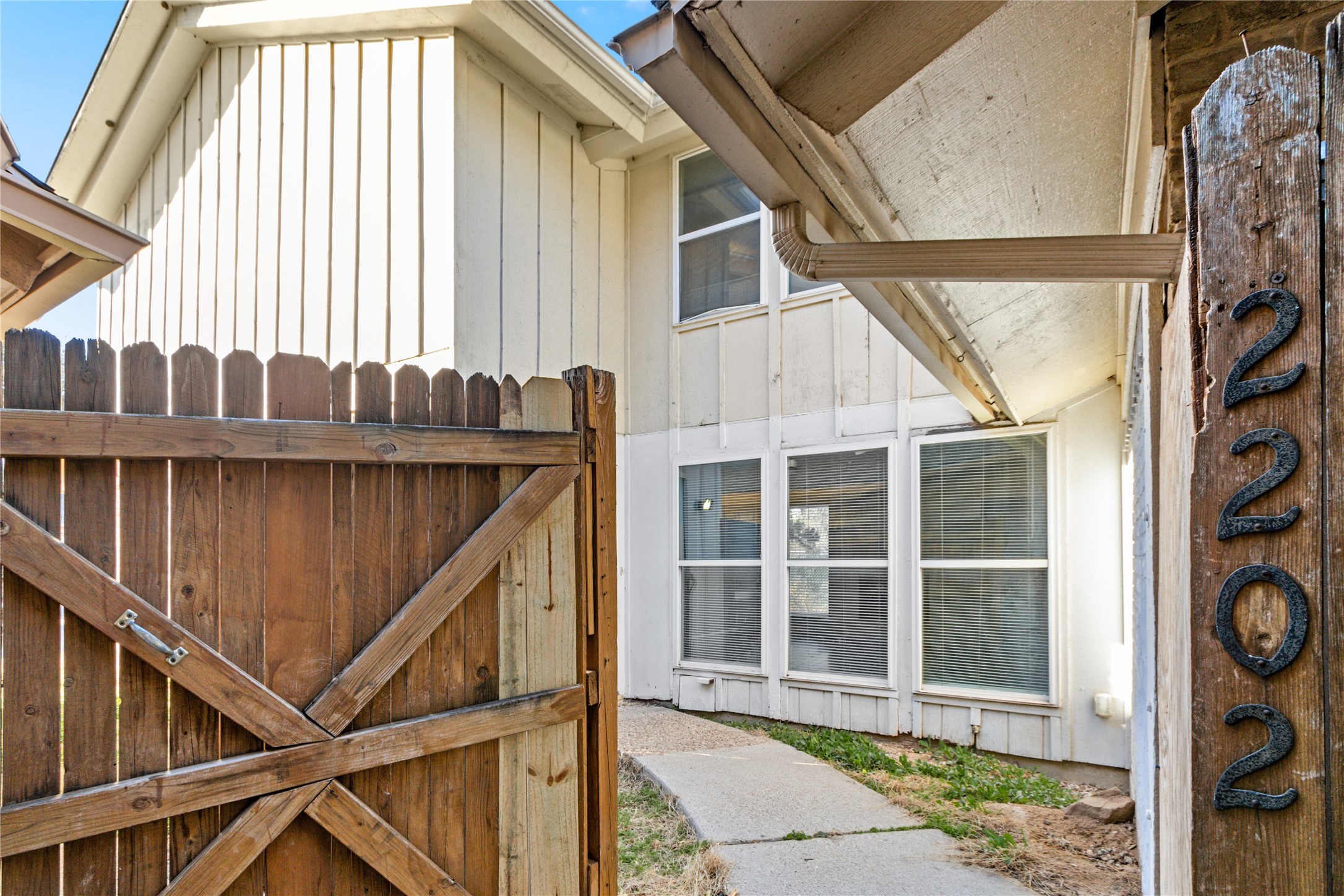 2200 Seville Court Dalworthington Gardens TX 76013