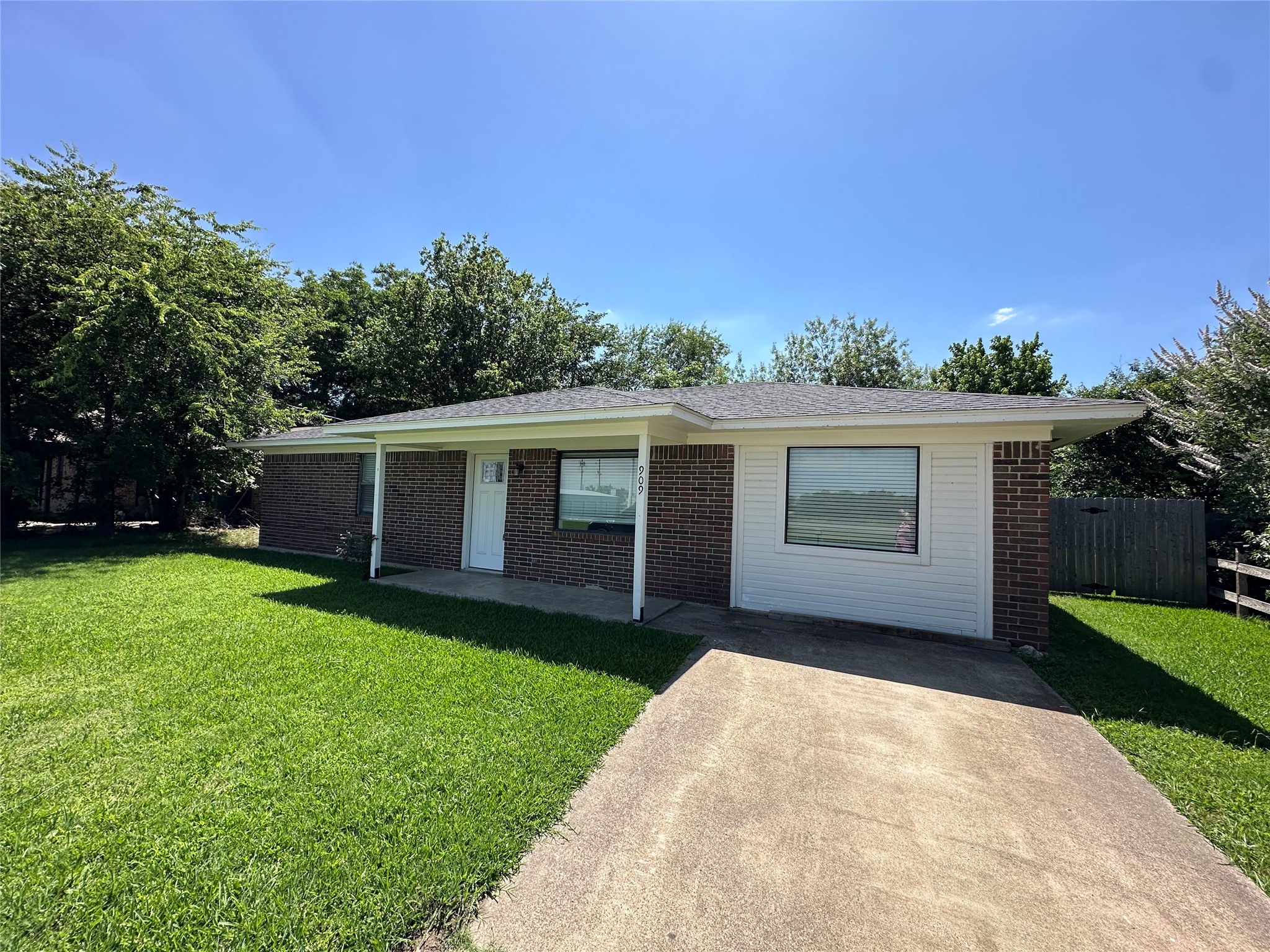 909 N 6th Street Sanger TX 76266