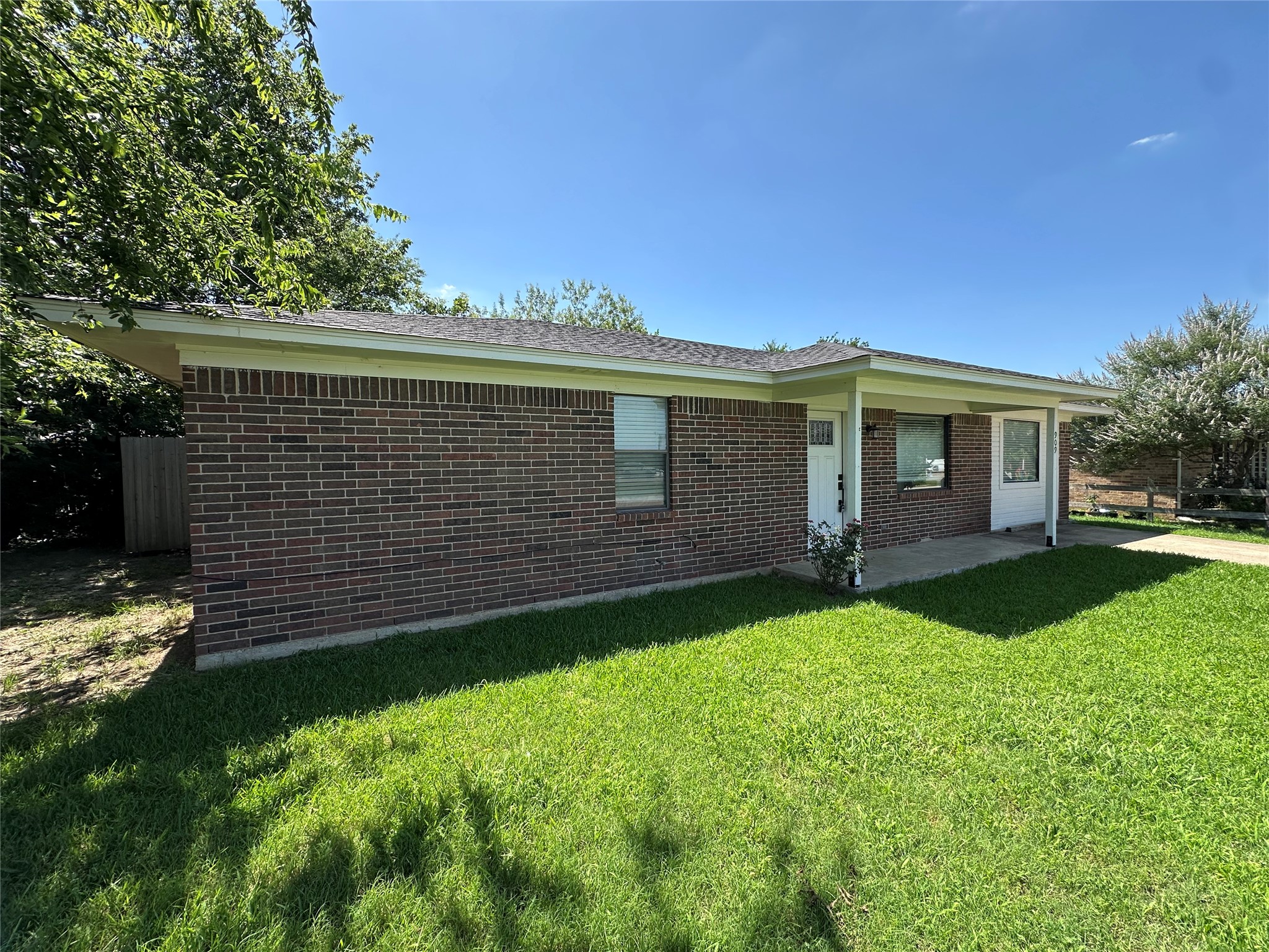909 N 6th Street Sanger TX 76266