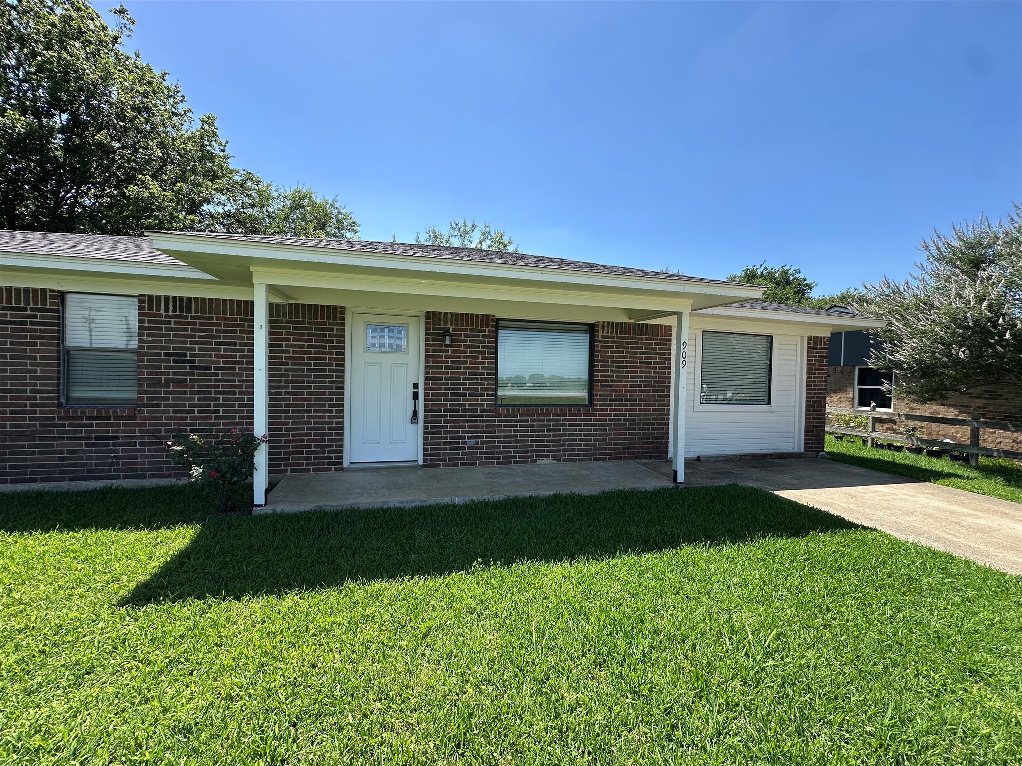 909 N 6th Street Sanger TX 76266