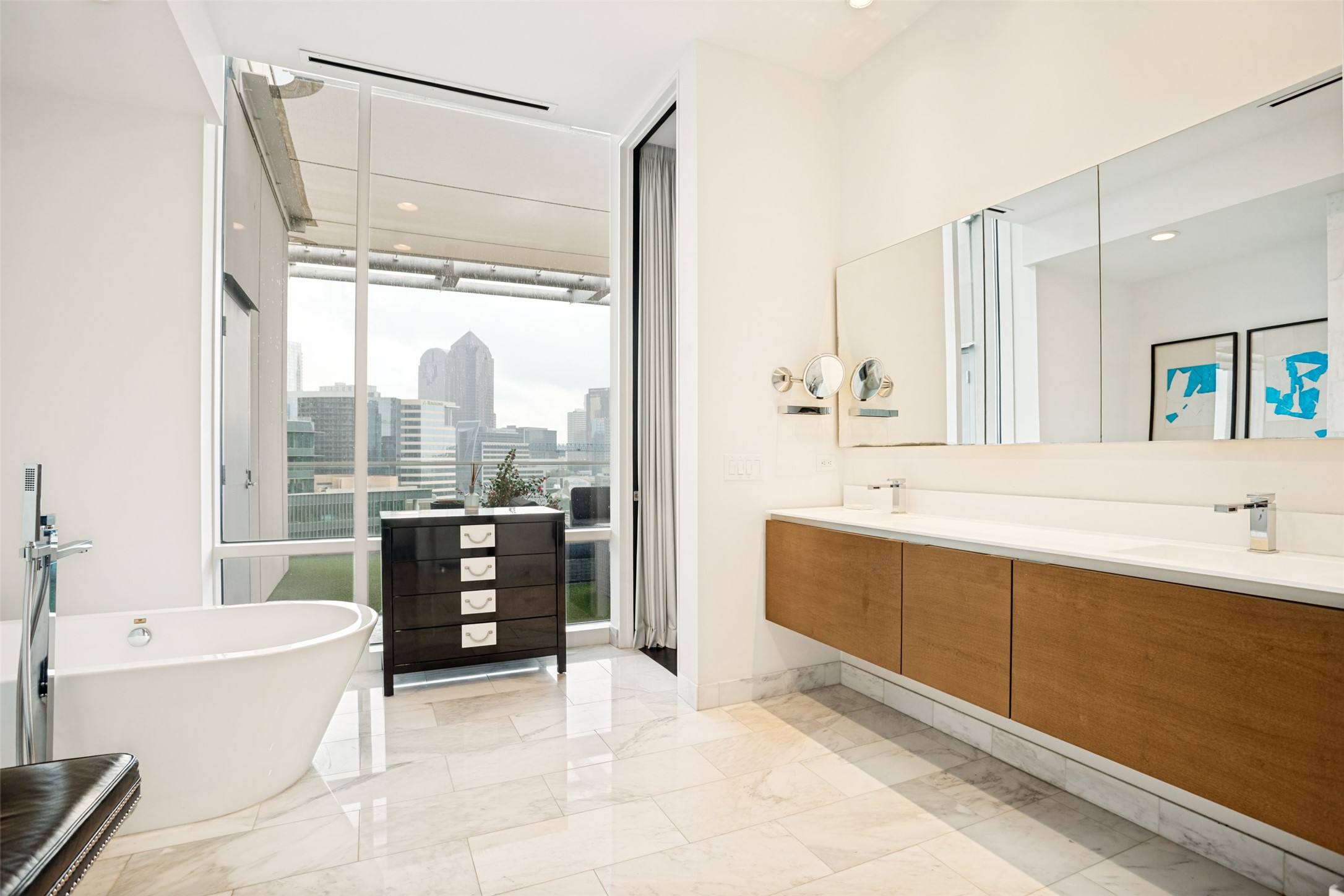 2408 Victory Park Lane Dallas TX 75219