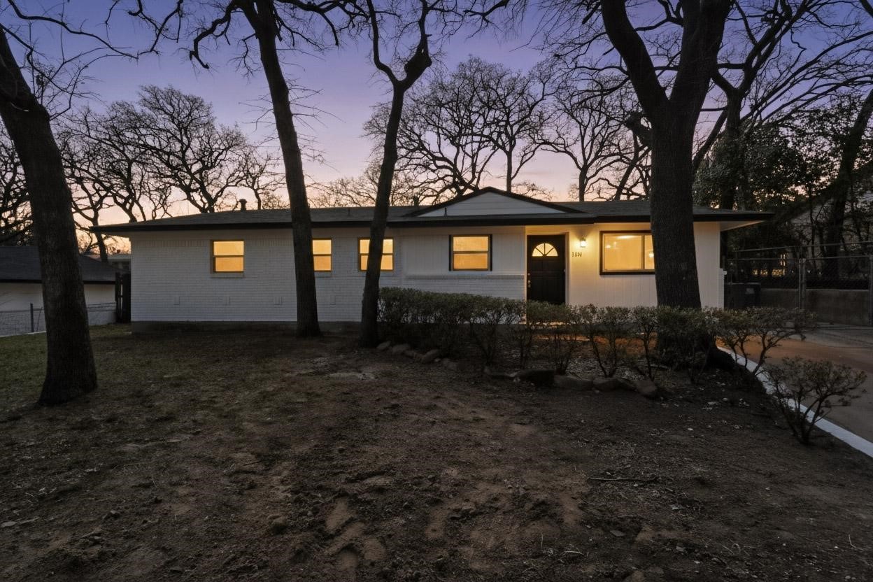 1900 Mimosa Drive Arlington TX 76012