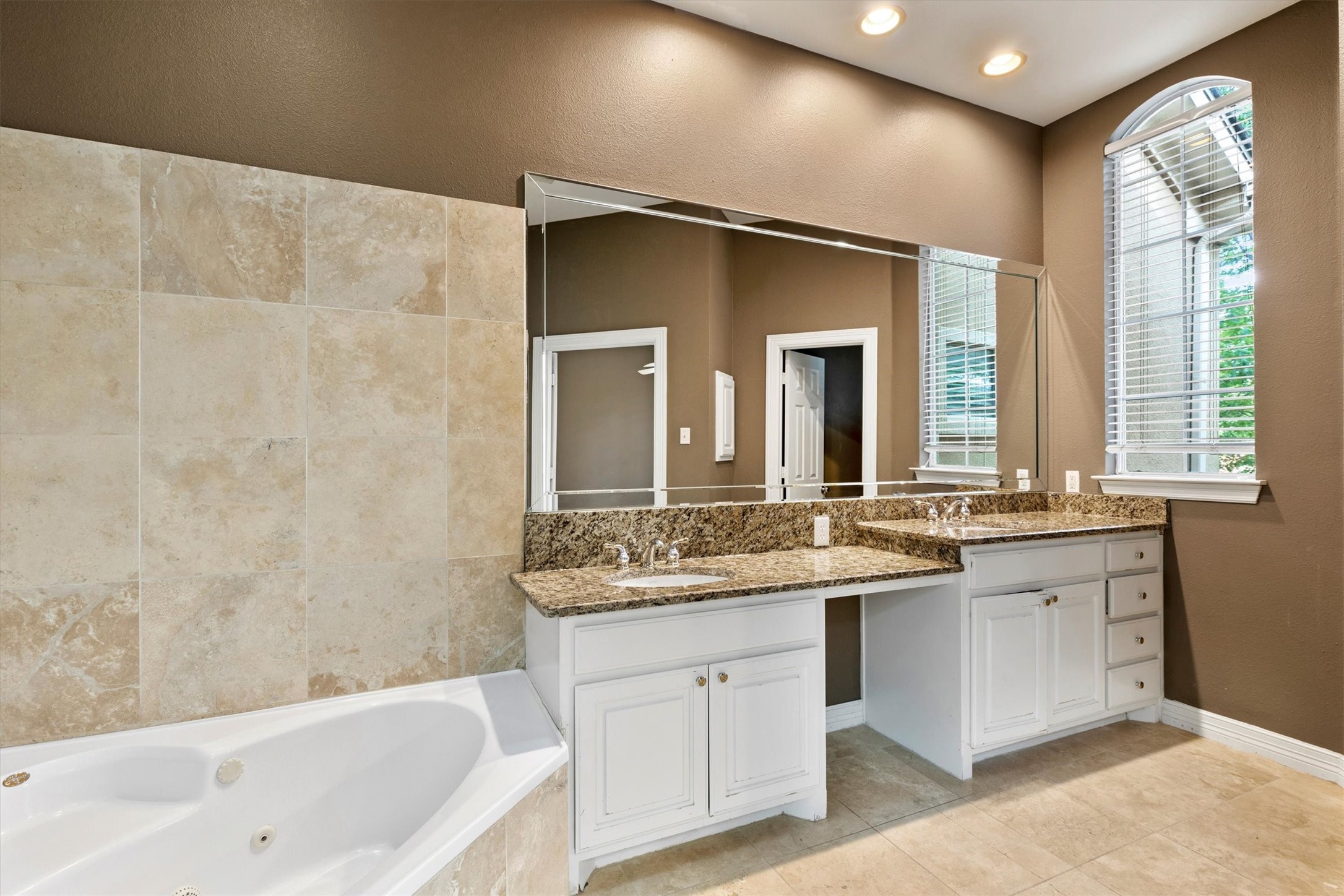 4106 Oberlin Way Addison TX 75001