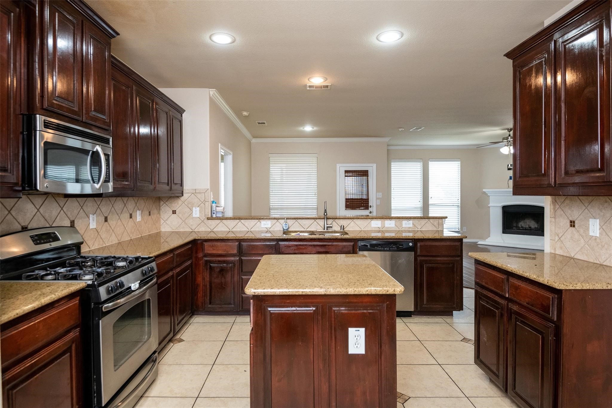 7607 Yearling Way Arlington TX 76002